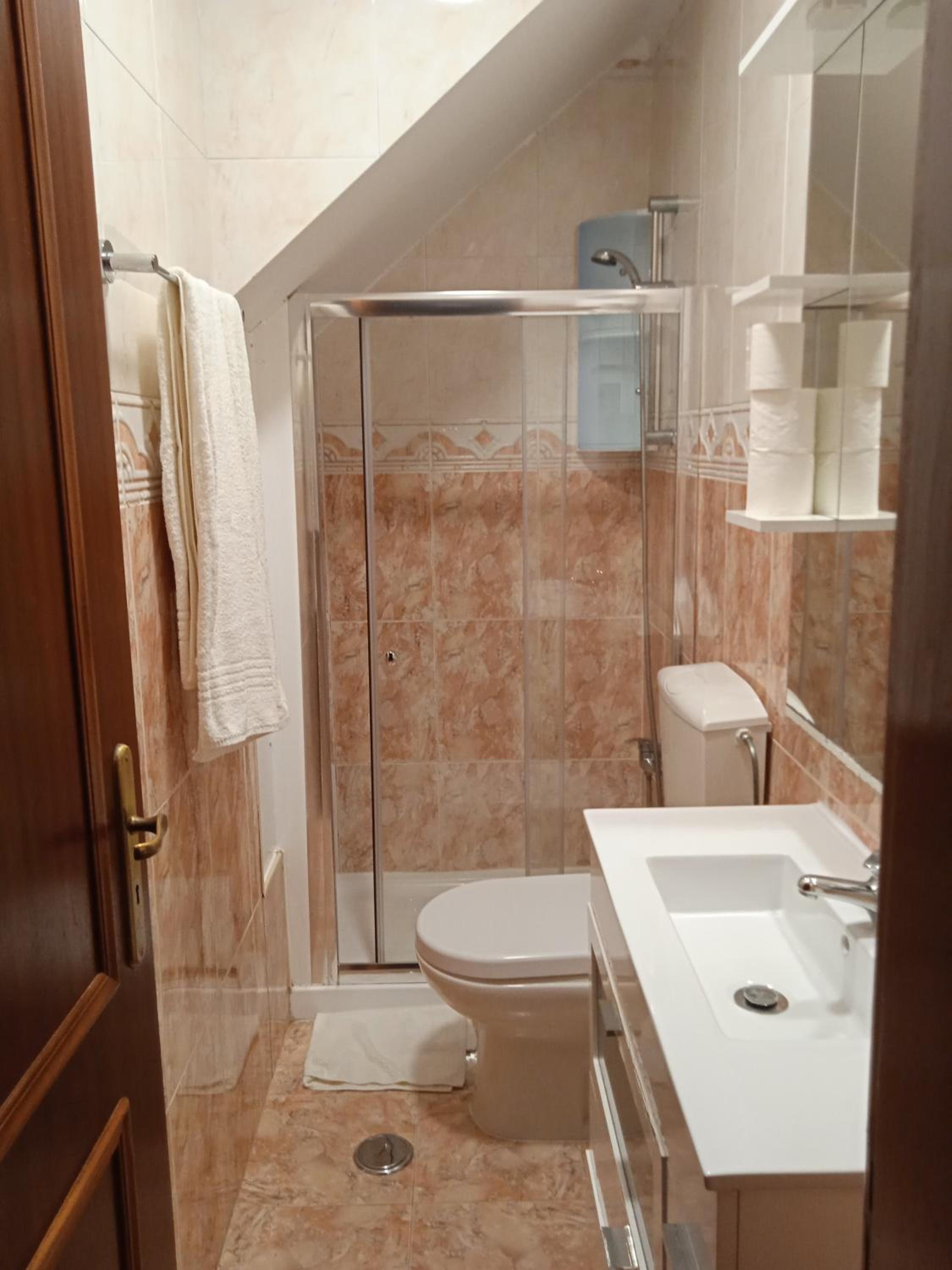 Two-Bedroom House - Photo 8