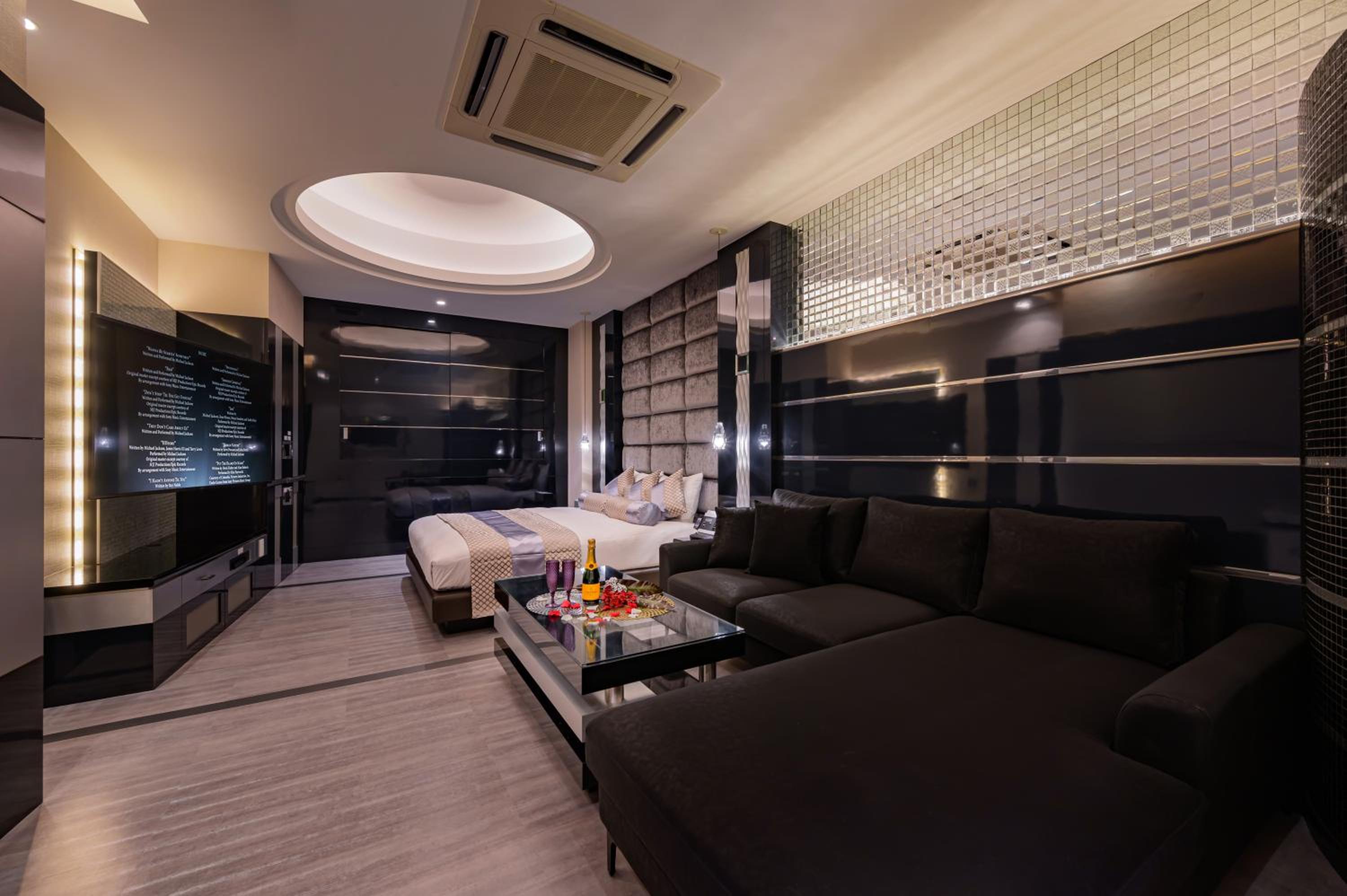 Deluxe Room - Photo 7