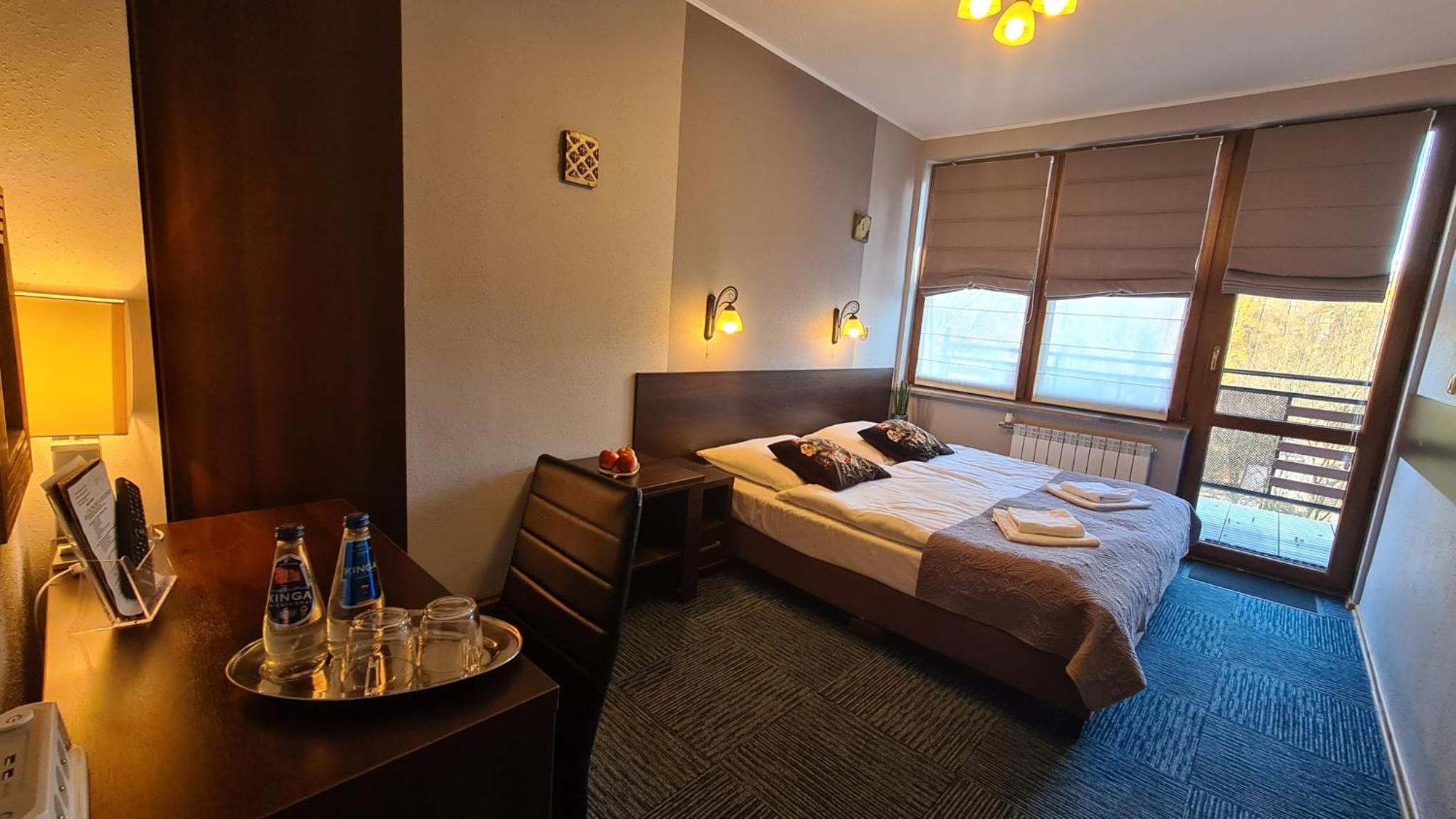 Standard Double Room with Balcony - Photo 11