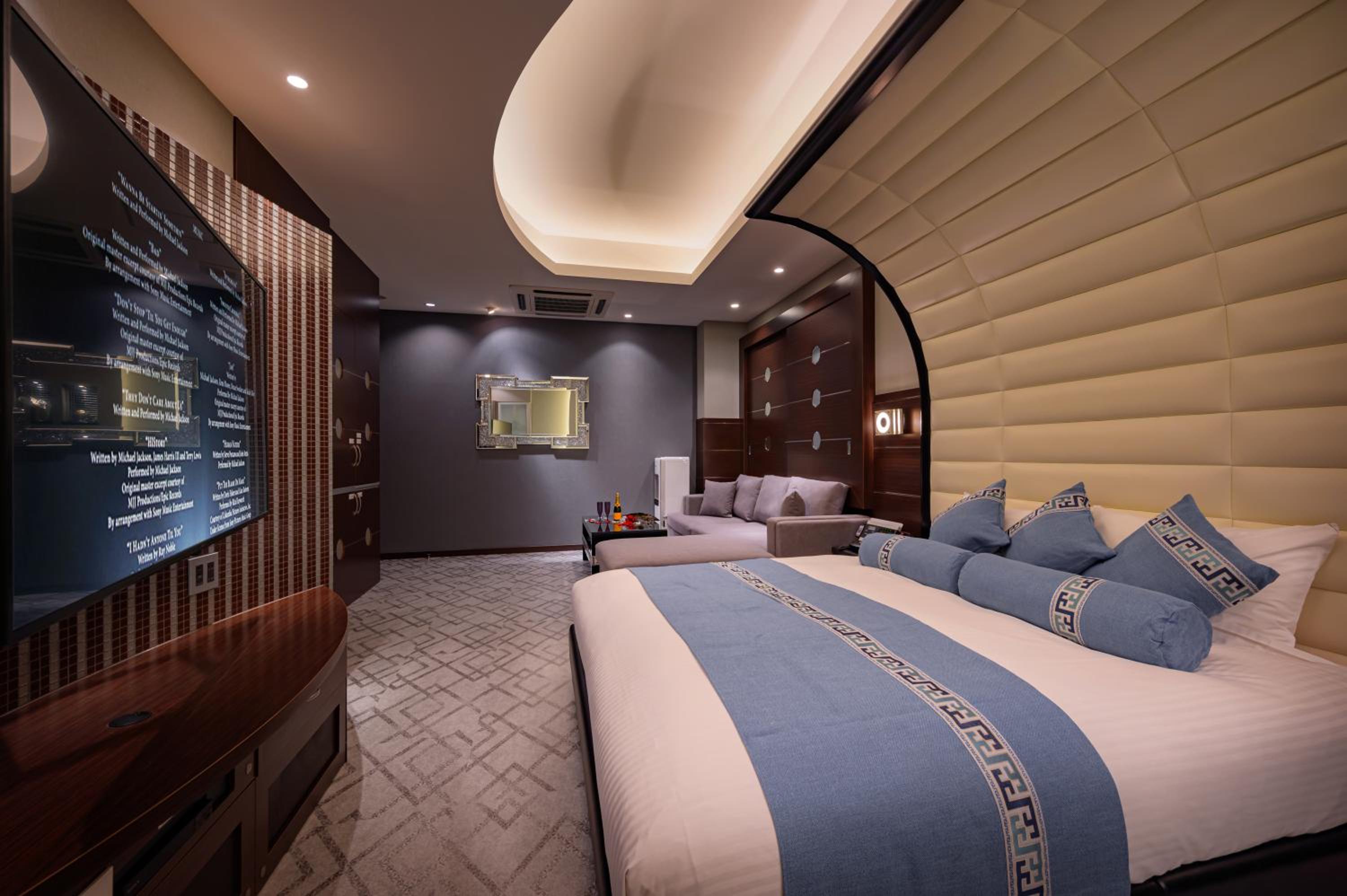 Deluxe Room - Photo 9