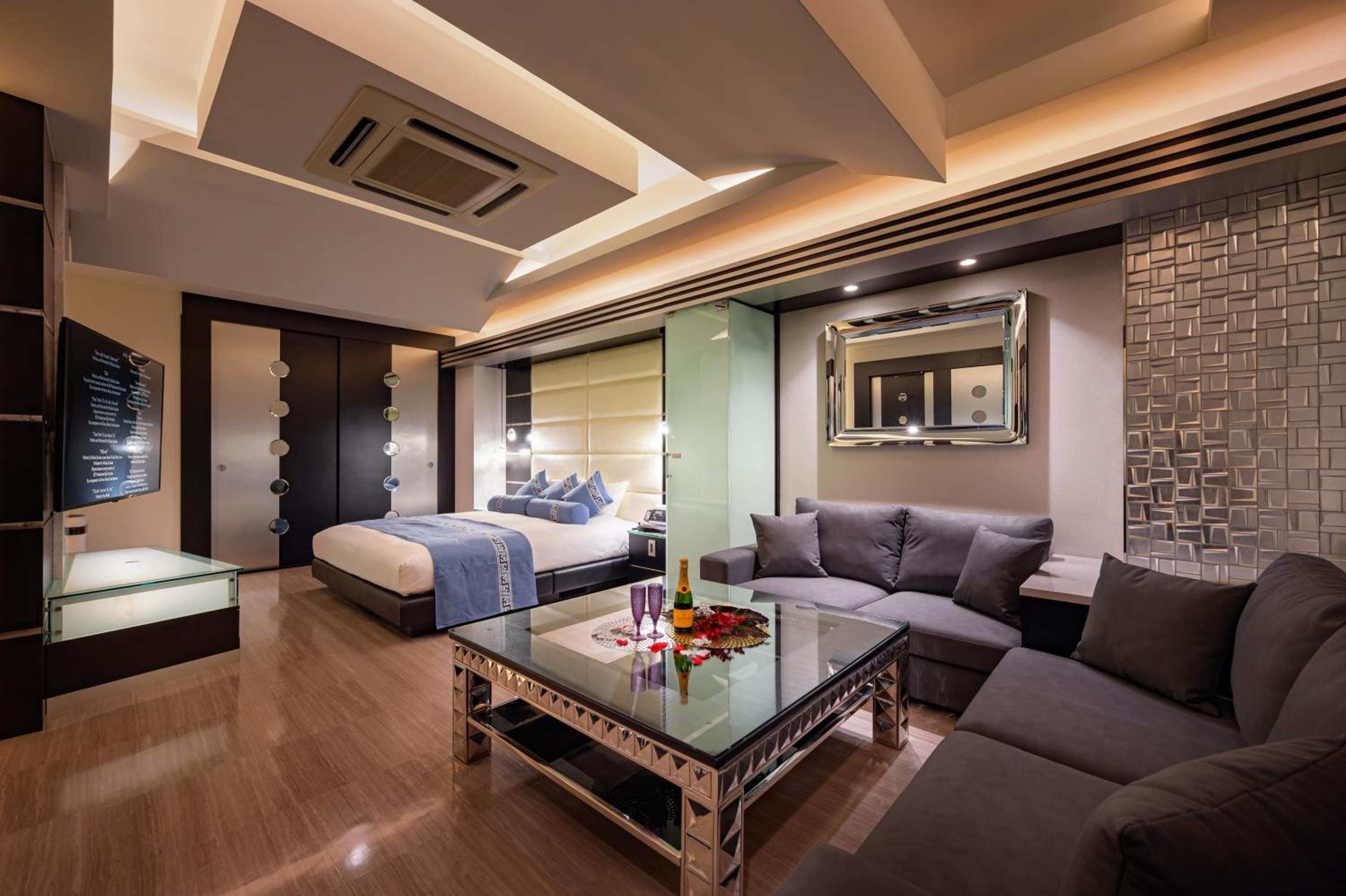 Deluxe Room - Photo 10