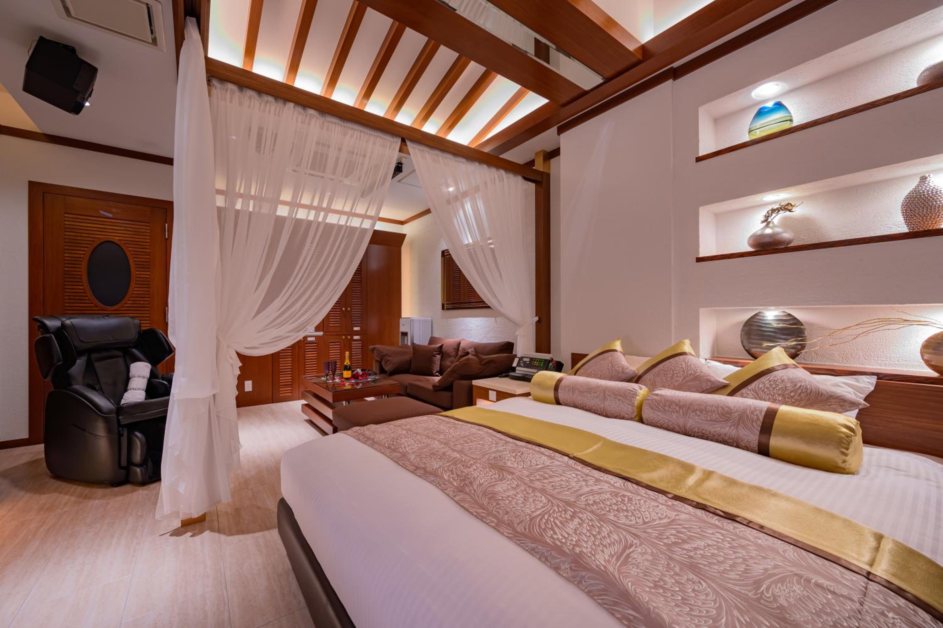 Double Room with Spa Bath - Photo 8