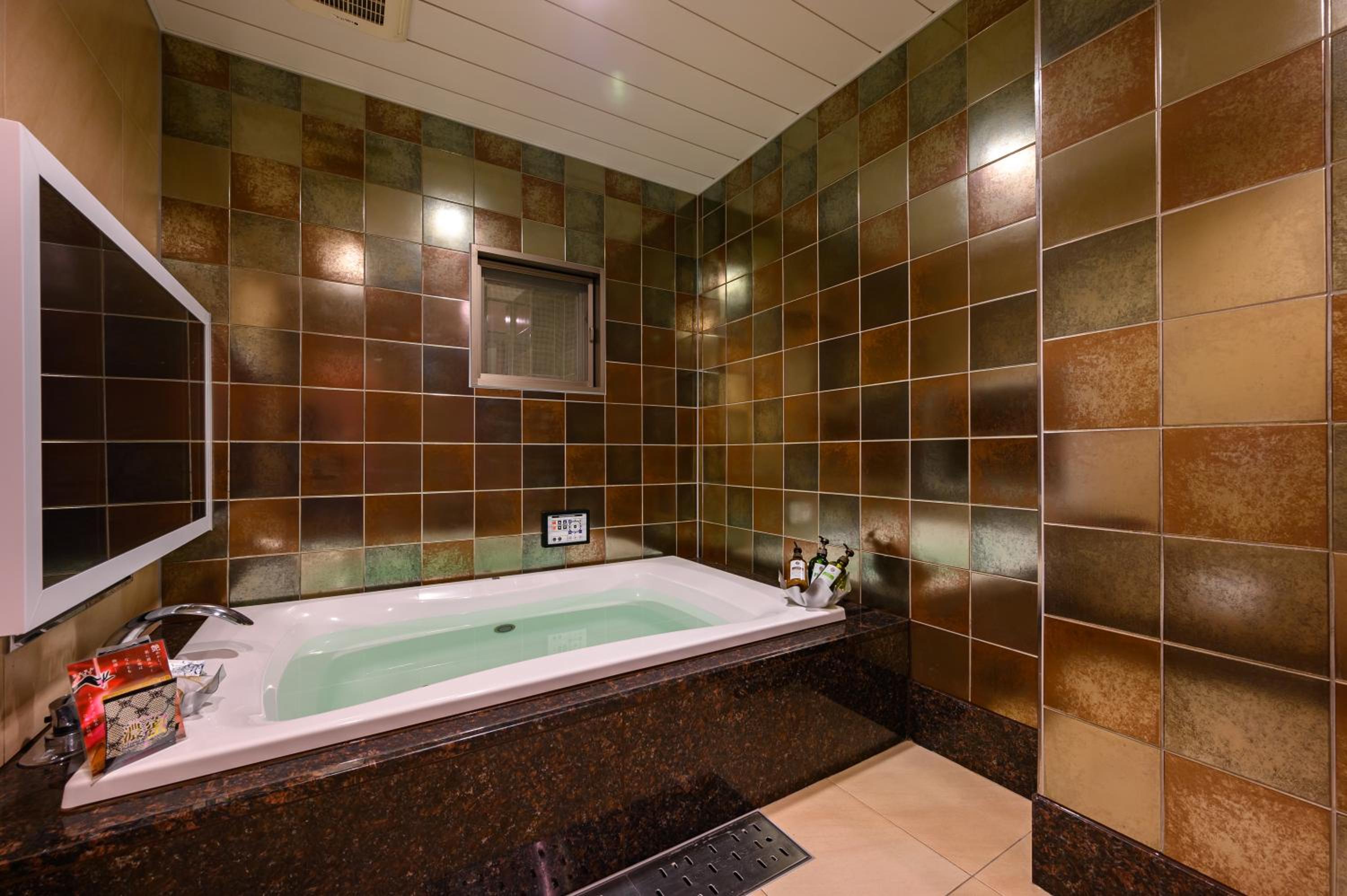 Double Room with Spa Bath - Photo 9