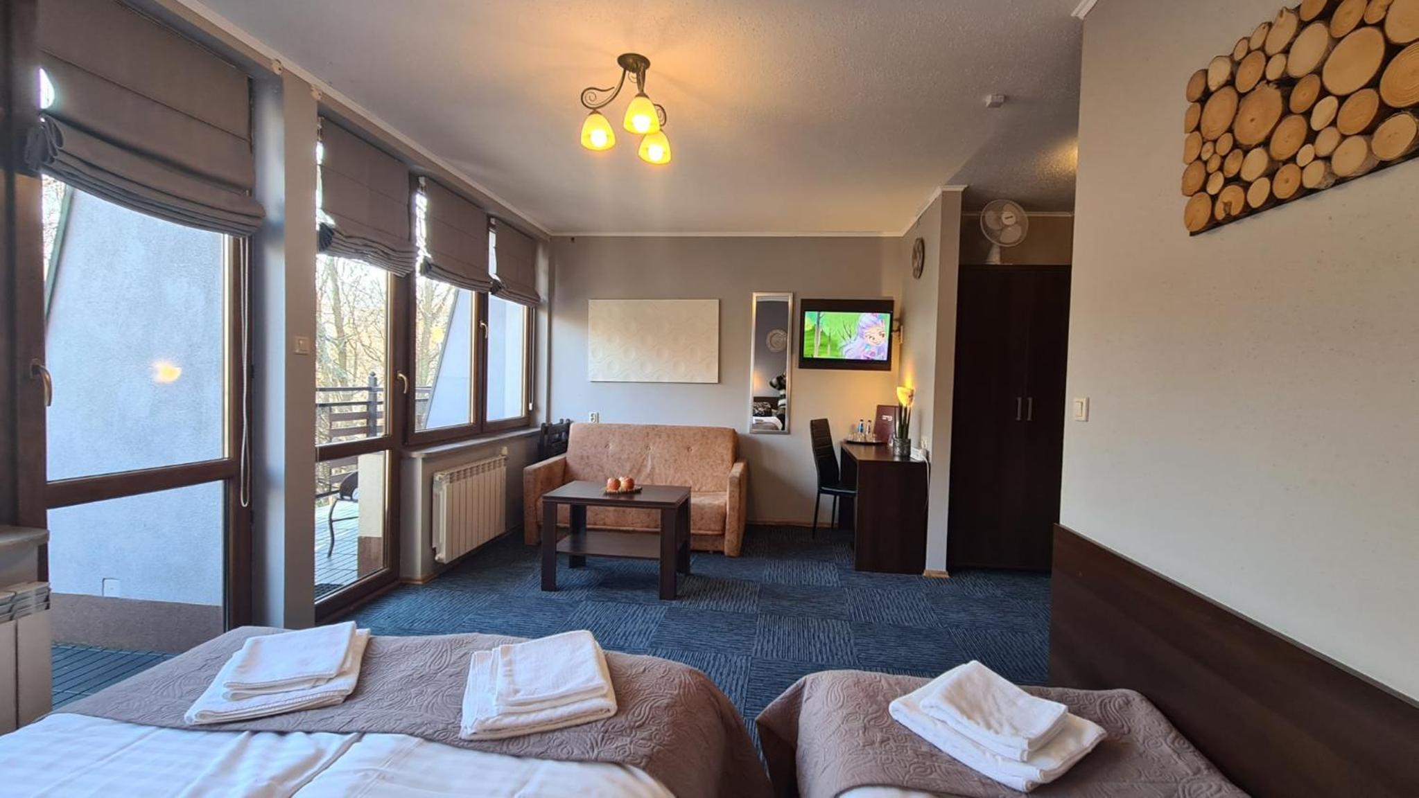 Triple Room with Balcony - Photo 8