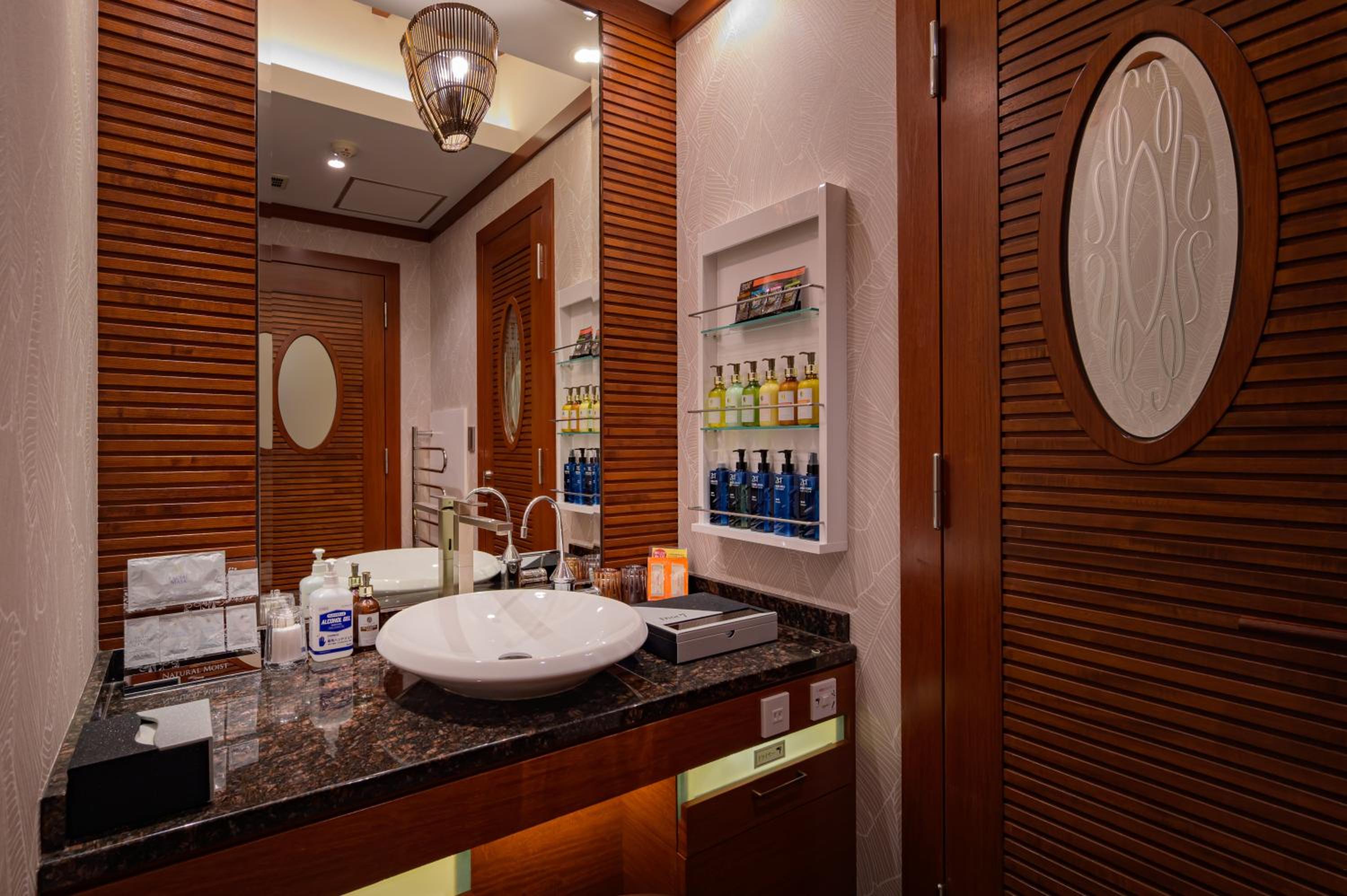 Double Room with Spa Bath - Photo 10