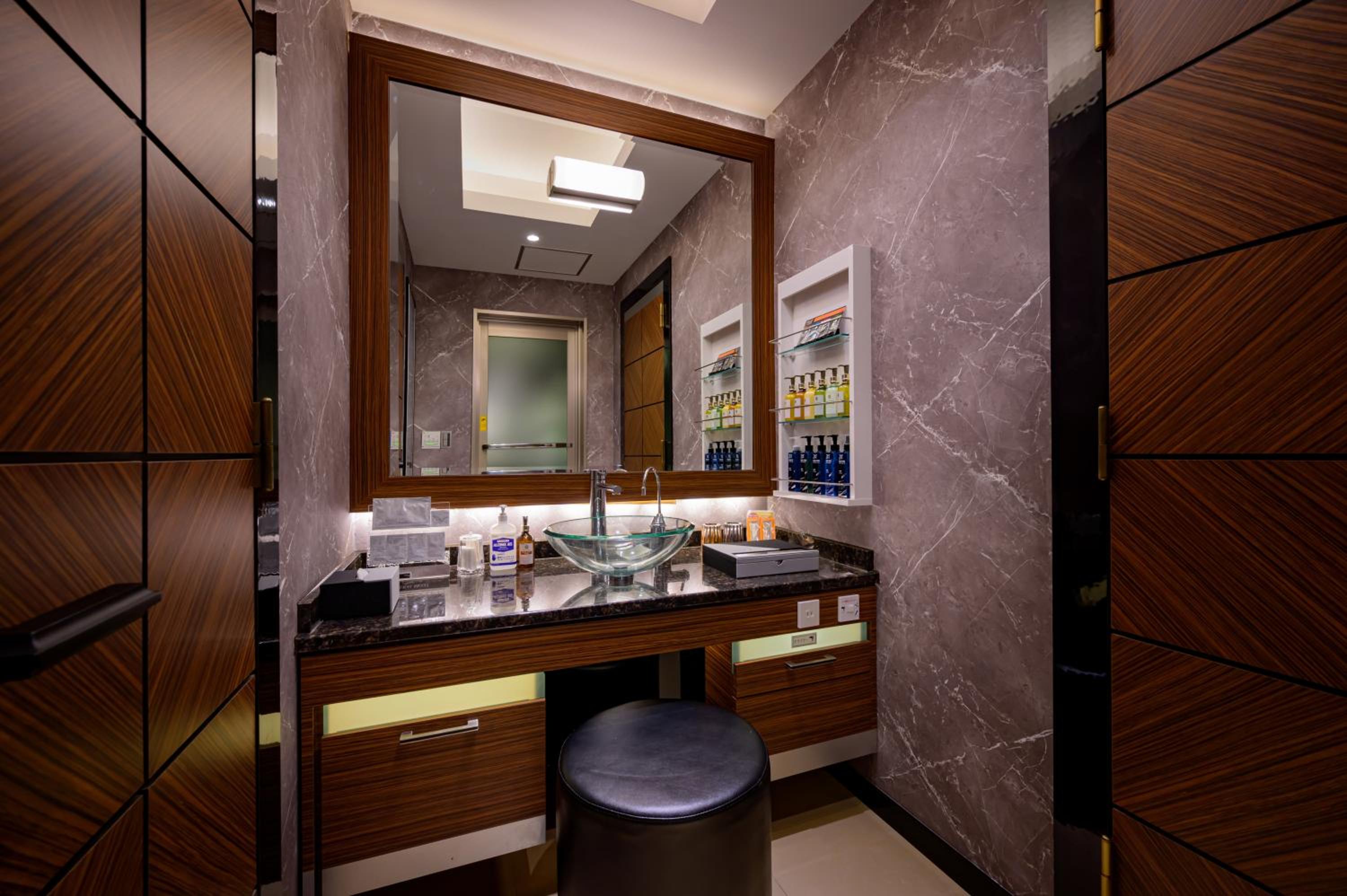 Deluxe Room - Photo 4