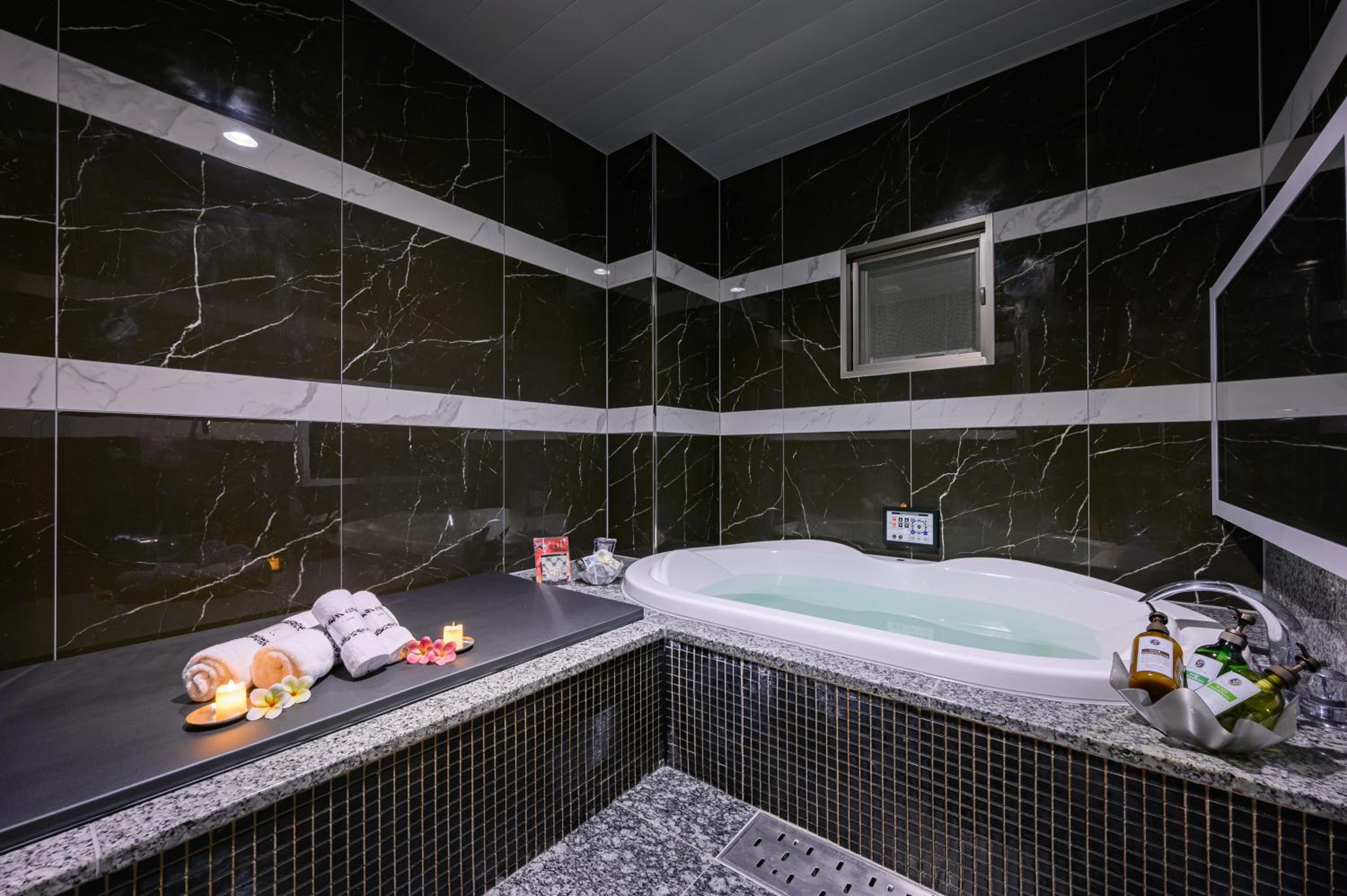 Deluxe Room - Photo 5