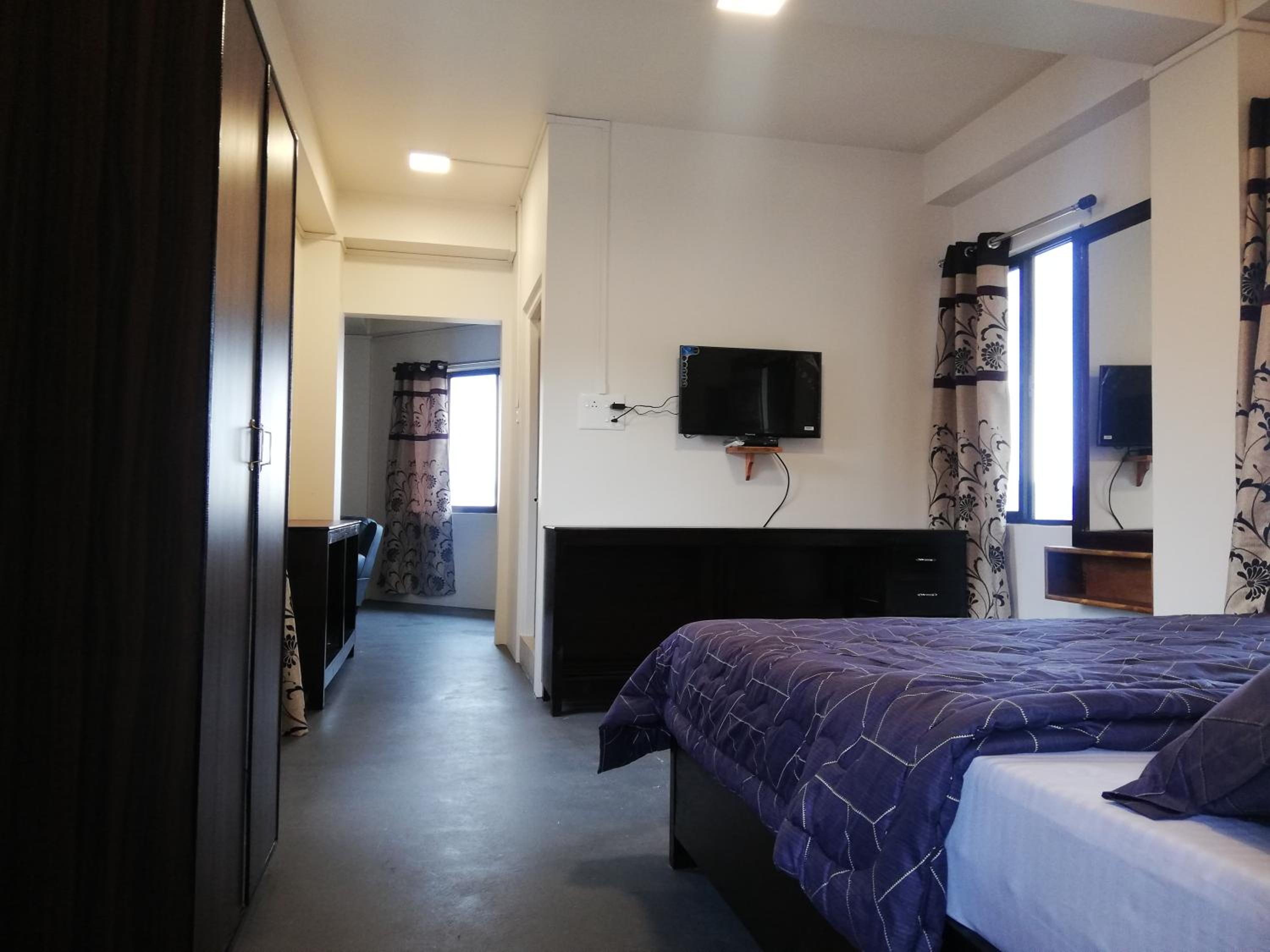 Deluxe King Room - Top Floor photo 1