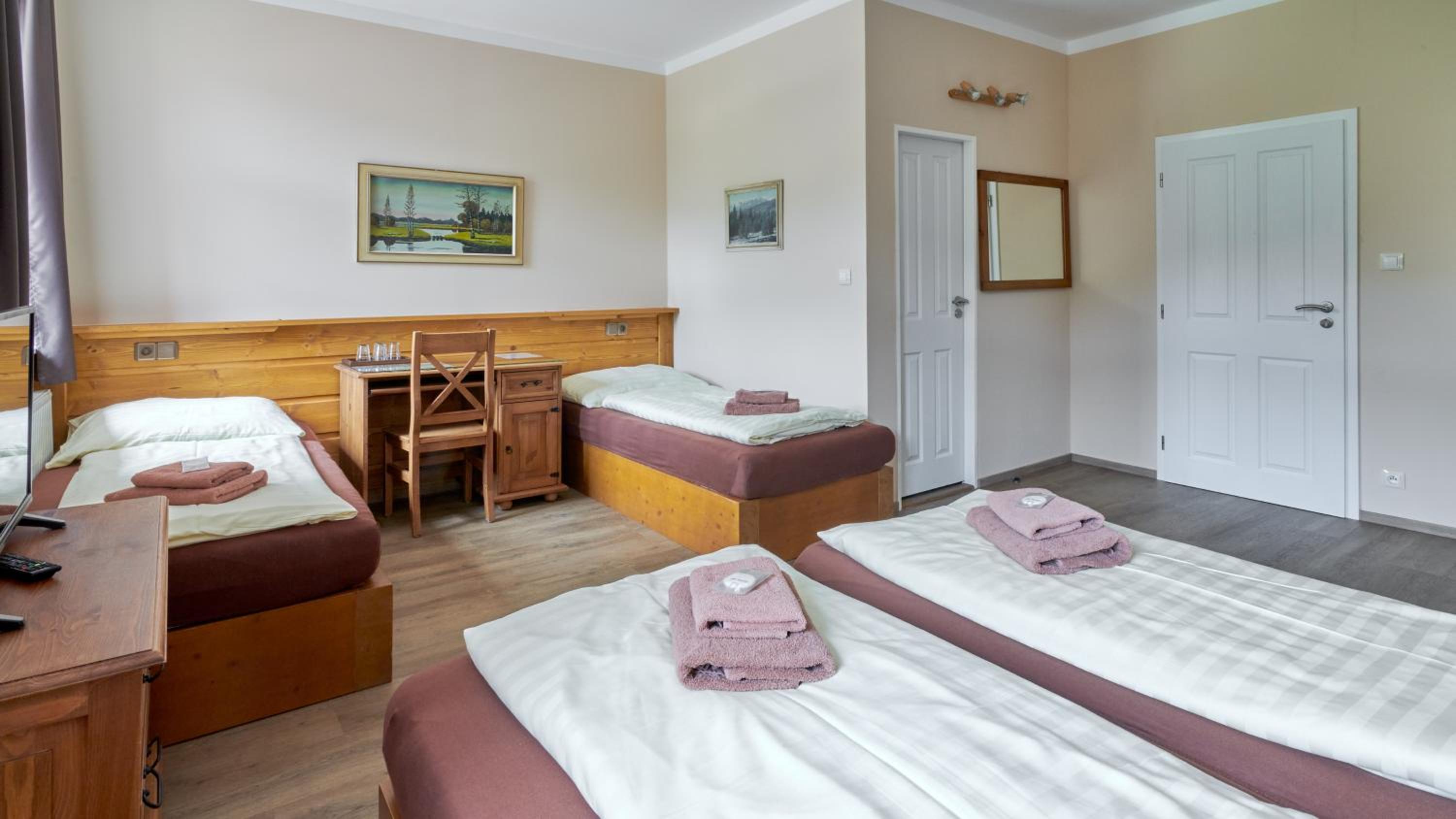 Quadruple Room with Private Bathroom - Photo 1