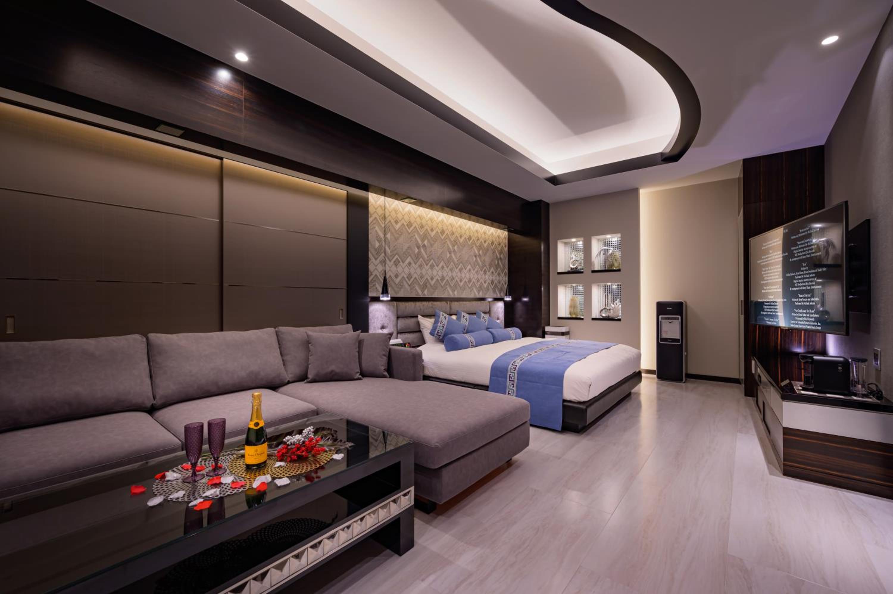 Deluxe Room - Photo 6