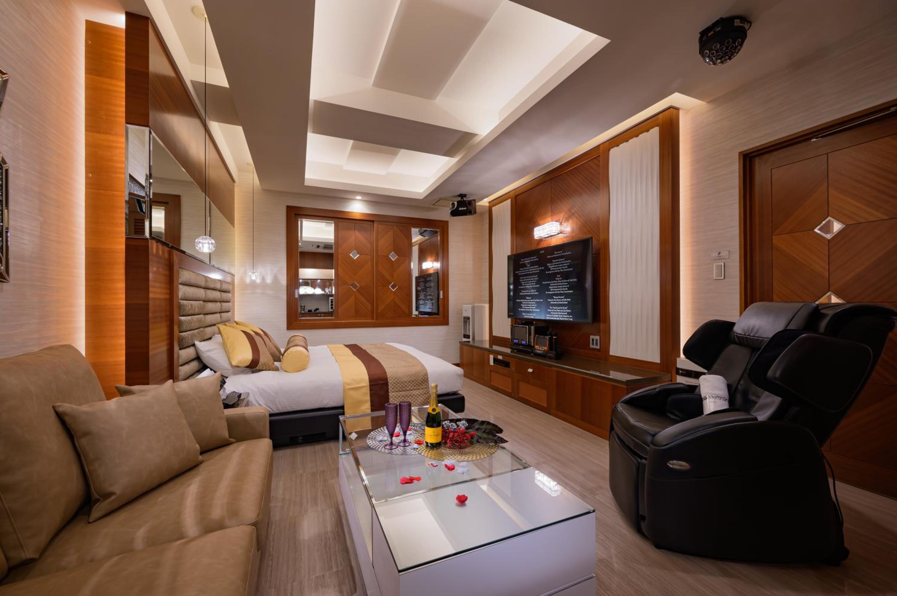 Double Room with Spa Bath - Photo 1