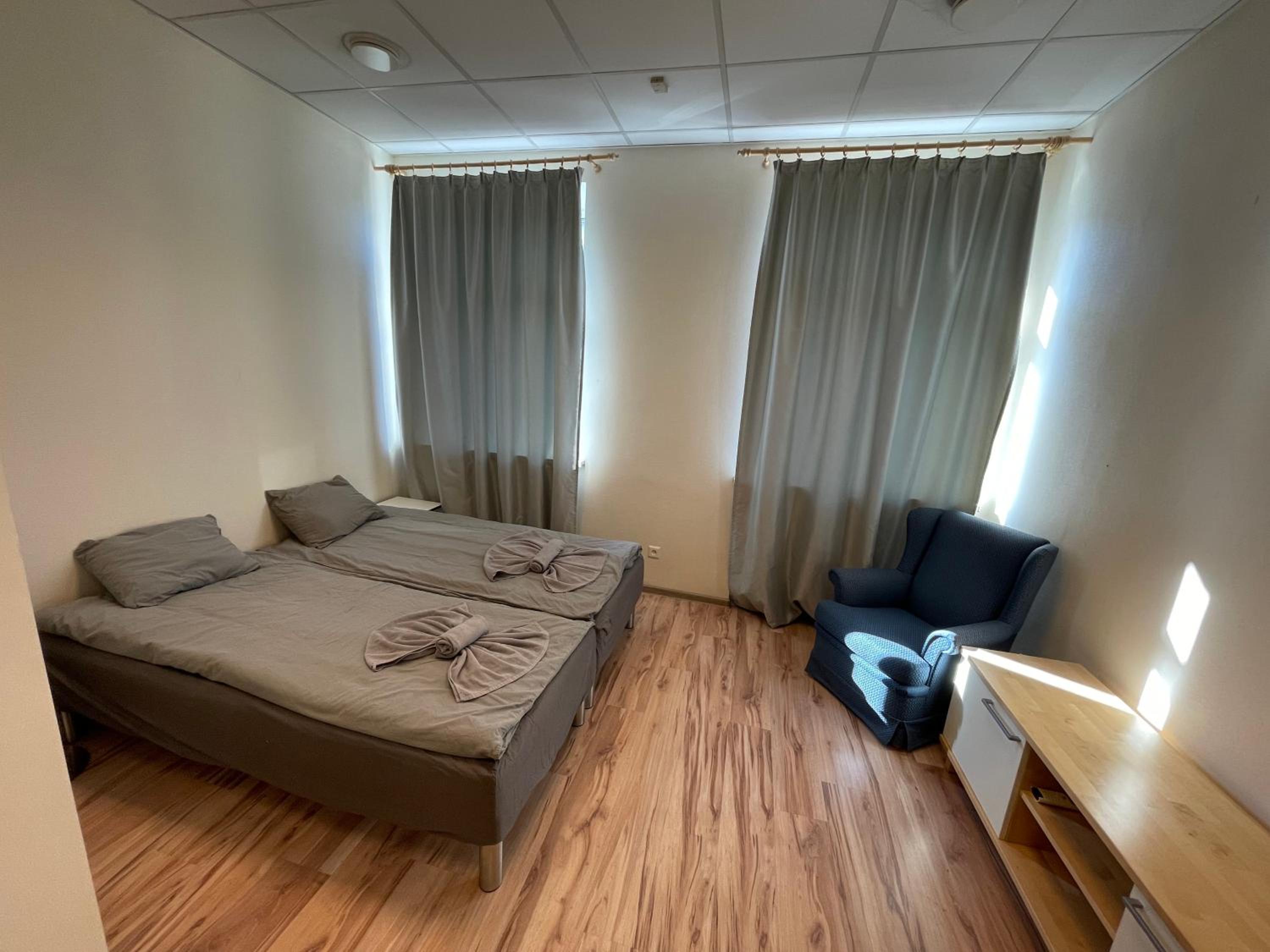 Double or Twin Room with Bathroom - Photo 3