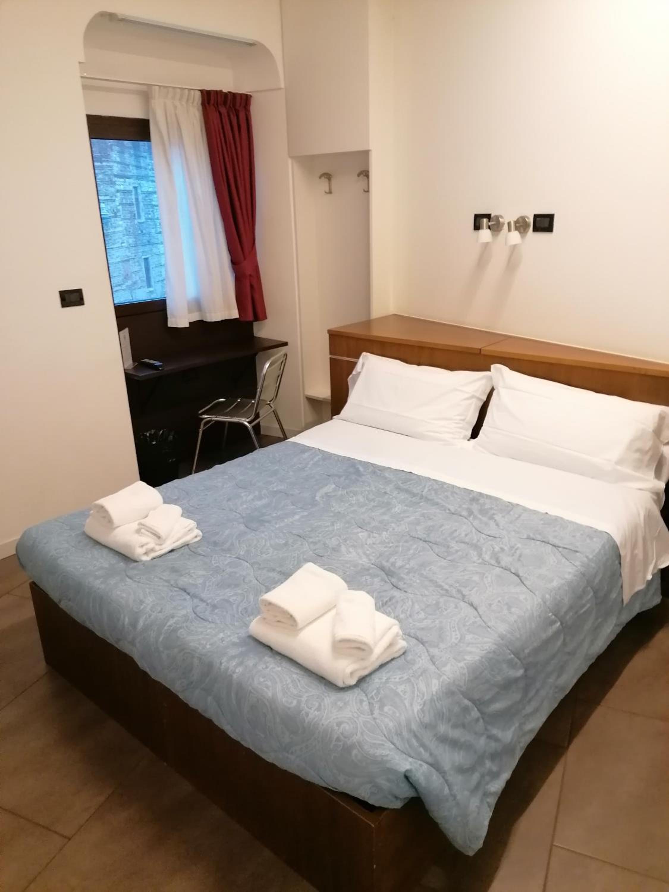 Double or Twin Room - Photo 3