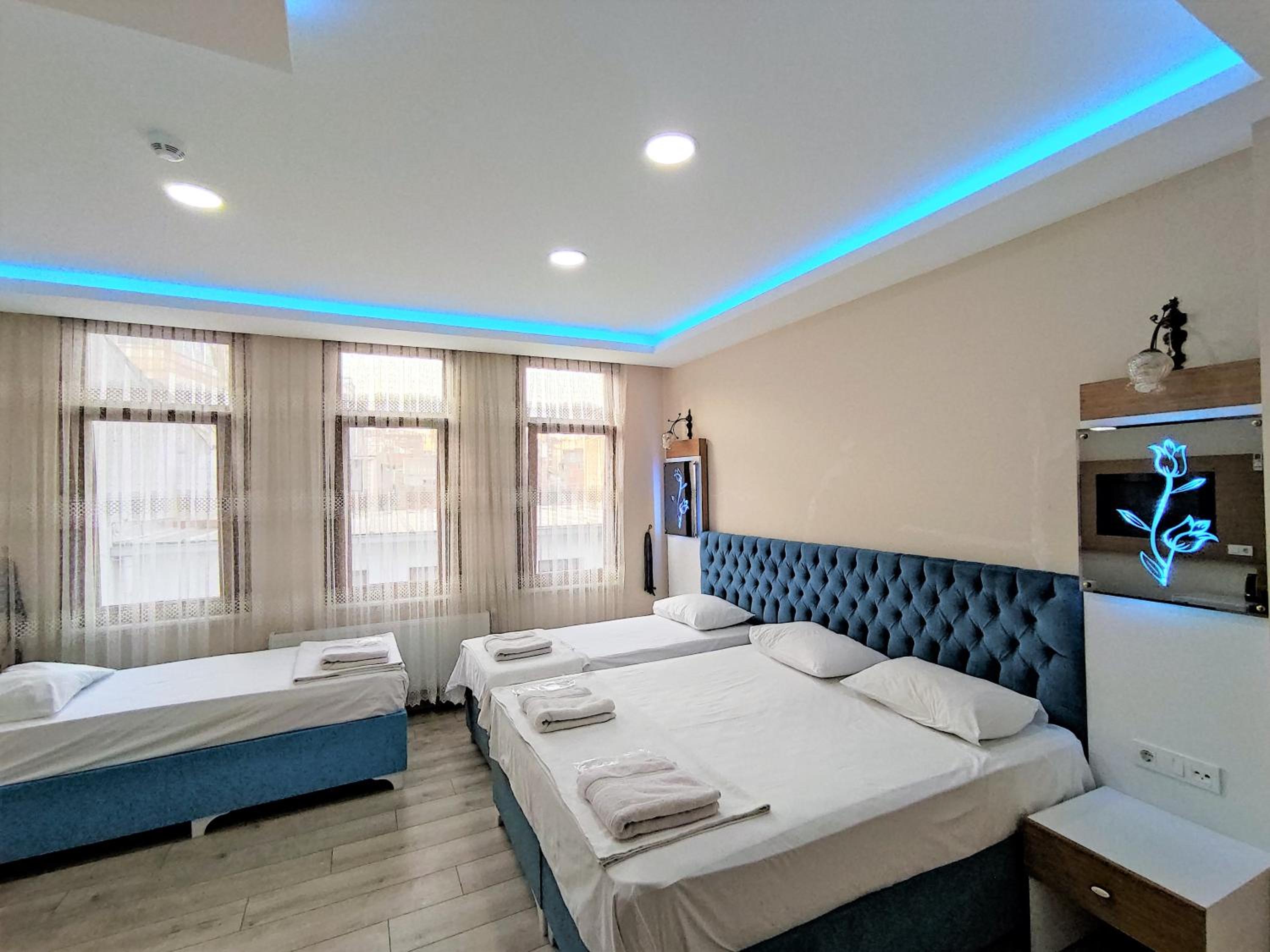 Quadruple Room with Private Bathroom photo 3