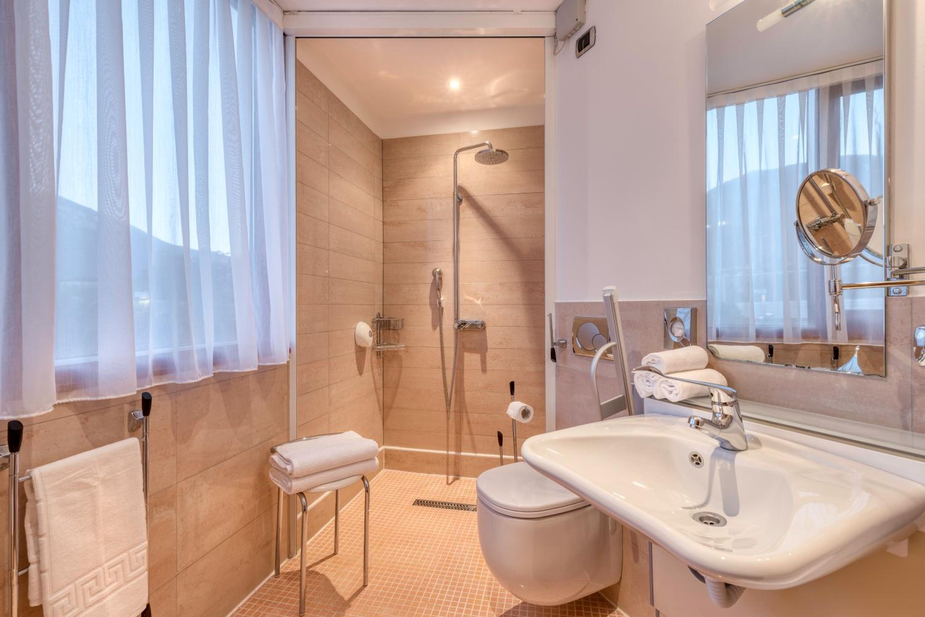 Double Room - Disability Access photo 2