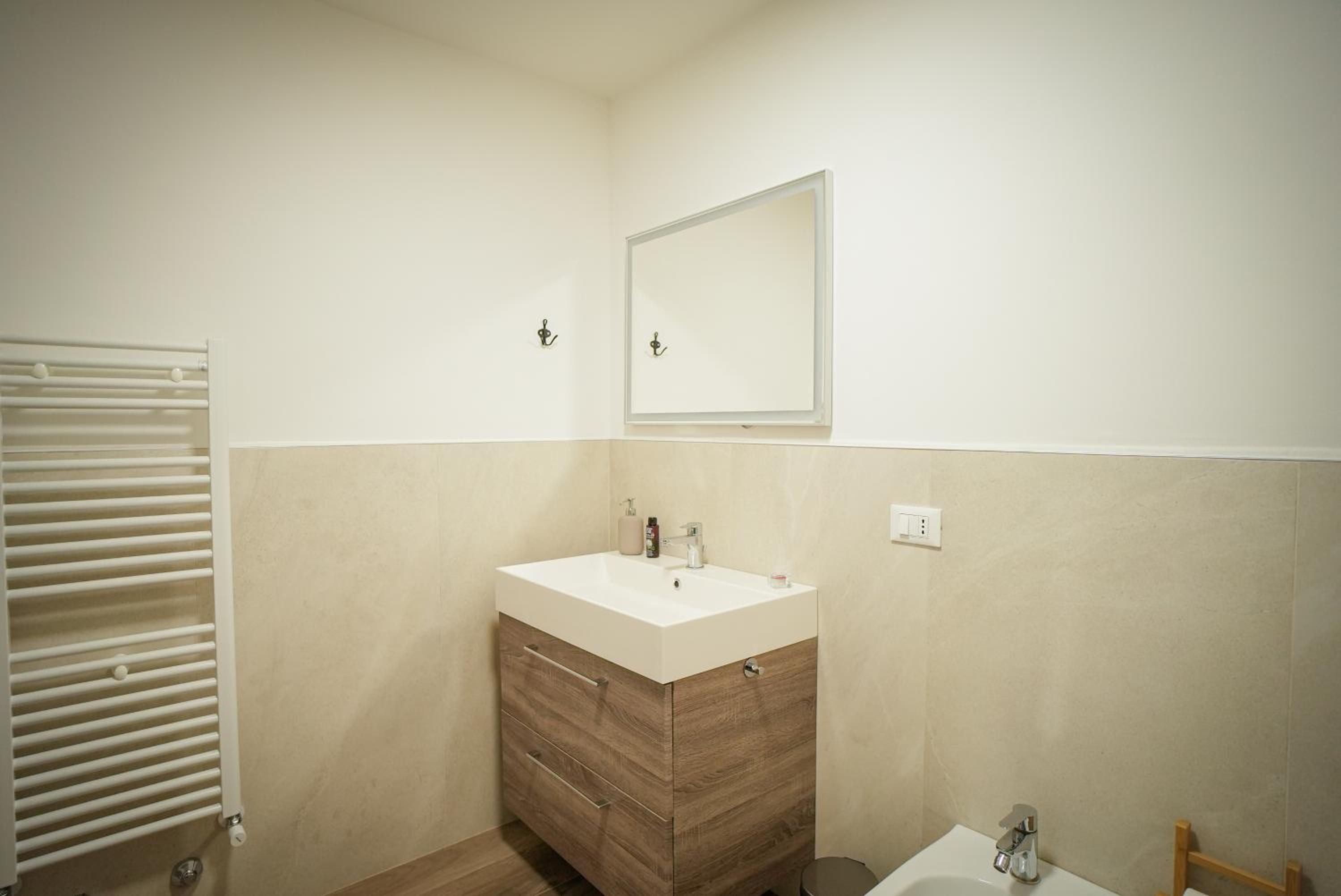 Double Room with Private Bathroom - Photo 8