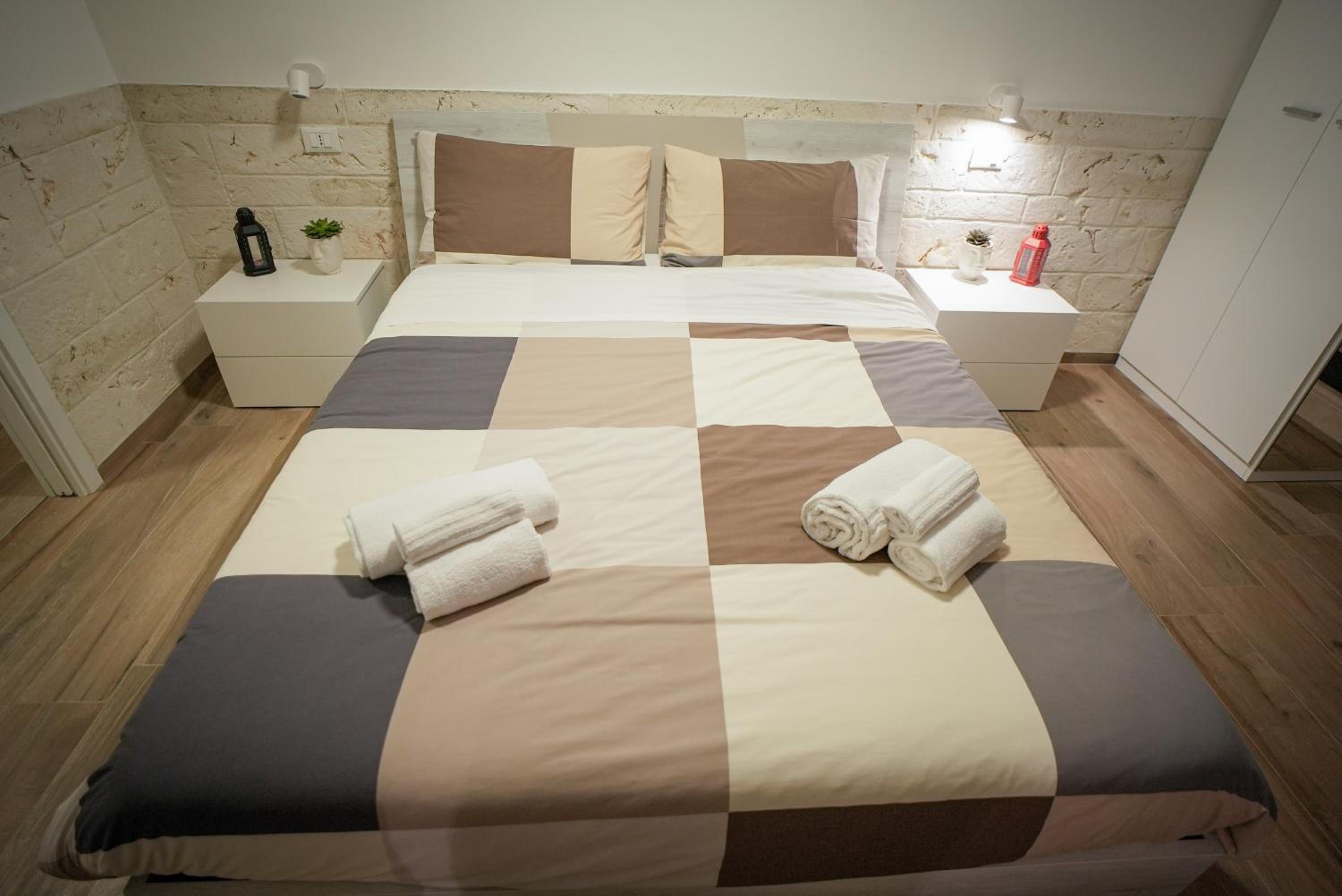 Double Room with Private Bathroom - Photo 7