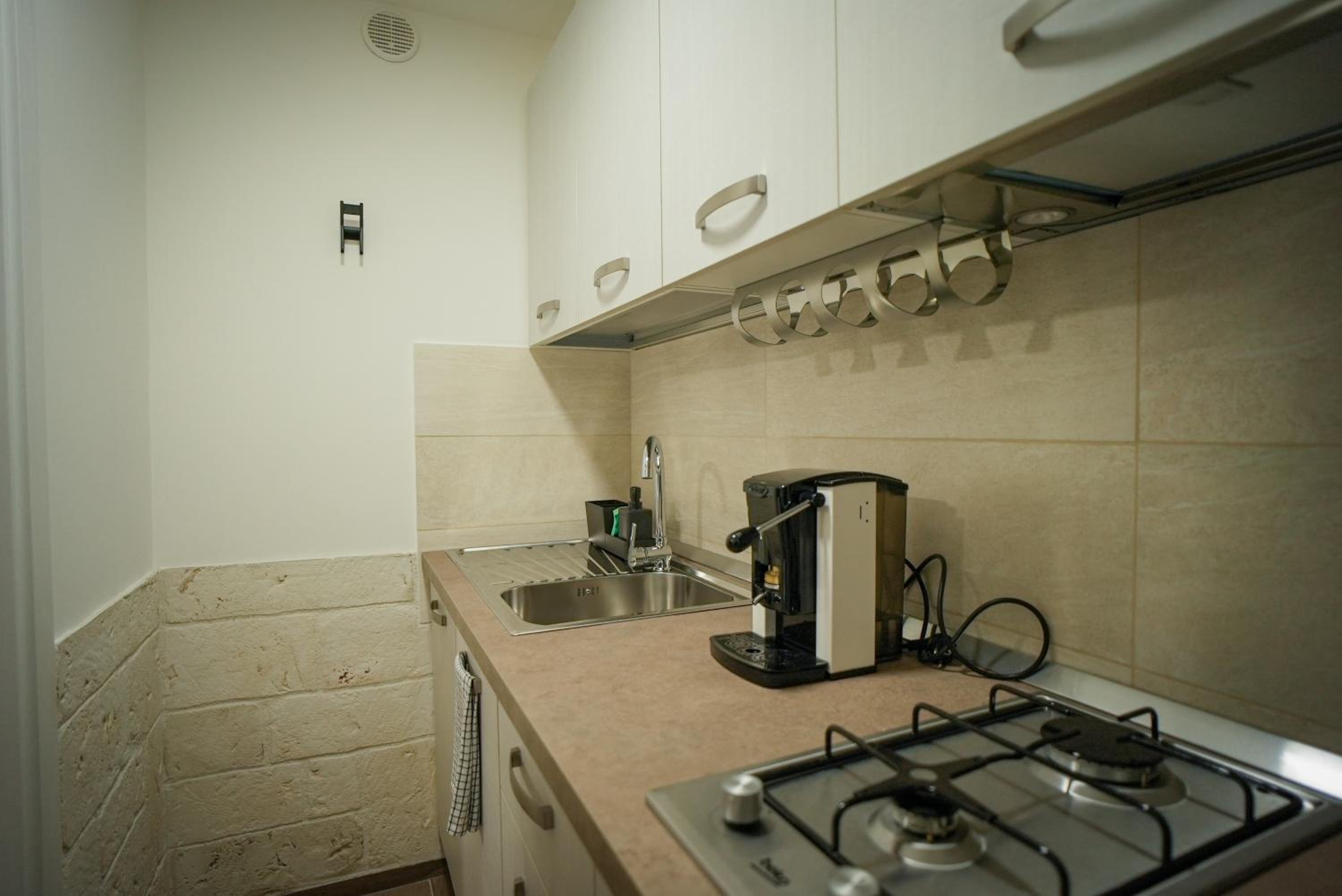 Double Room with Private Bathroom - Photo 2