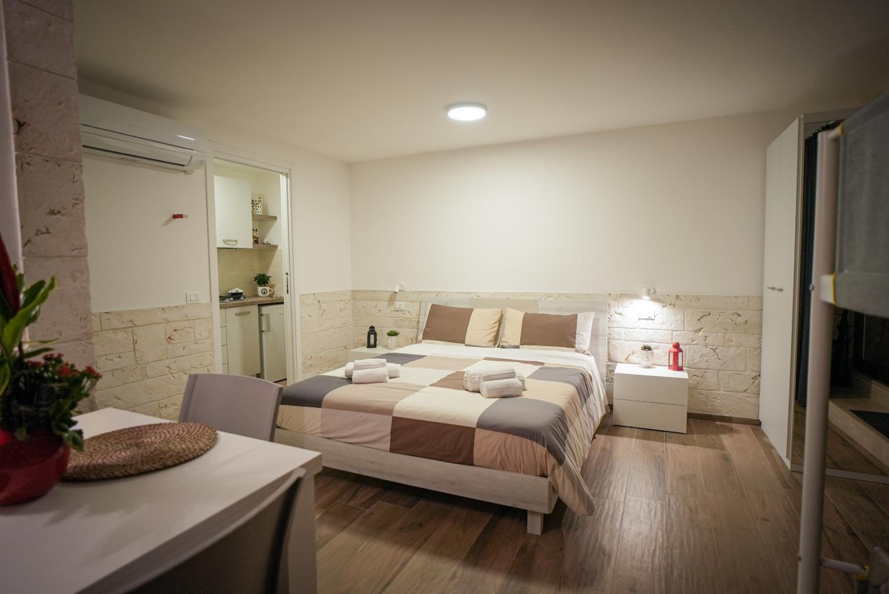 Double Room with Private Bathroom - Photo 6
