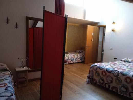Quadruple Room with Bathroom - Photo 22
