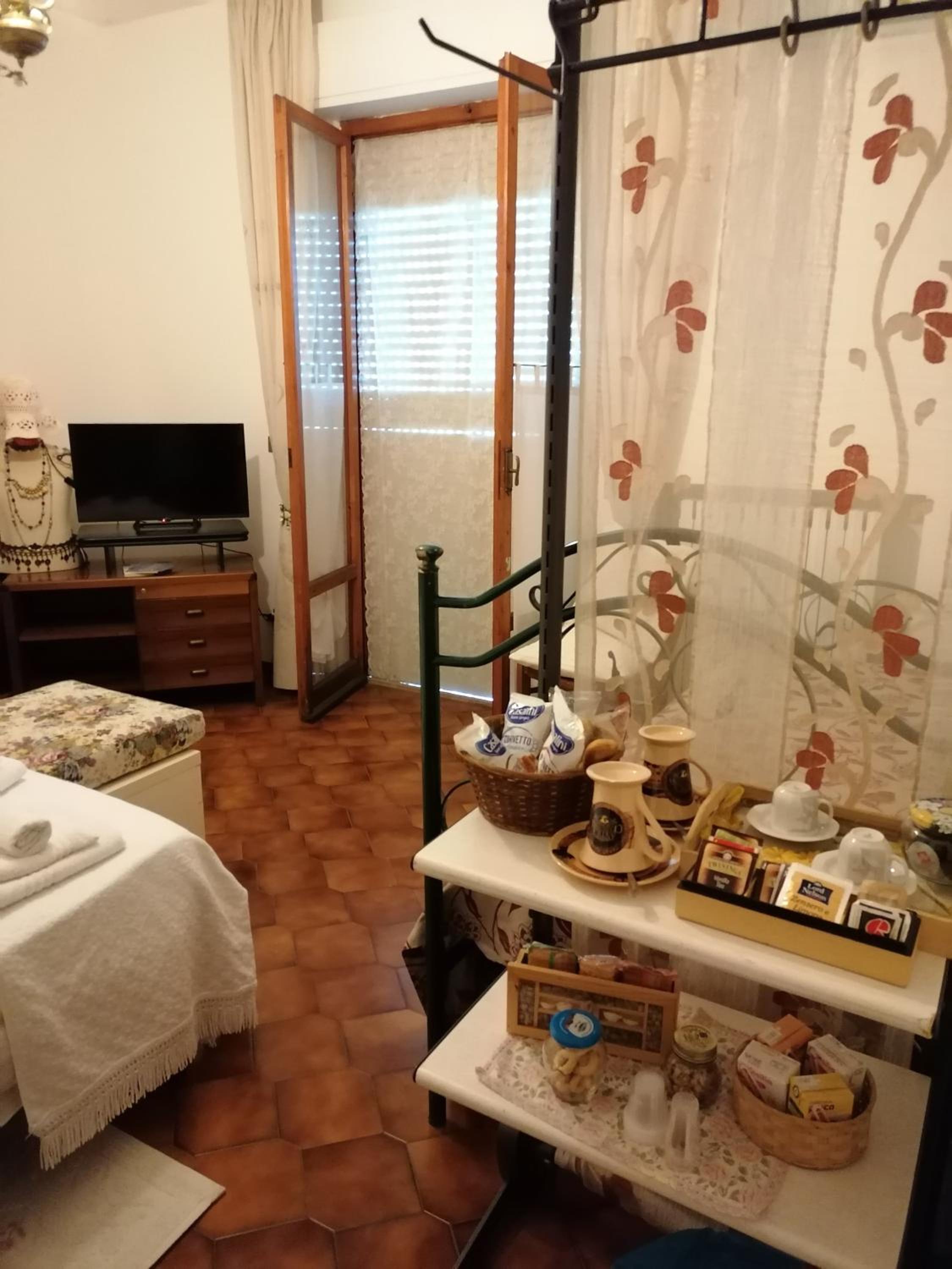Double Room with Shared Bathroom photo 2