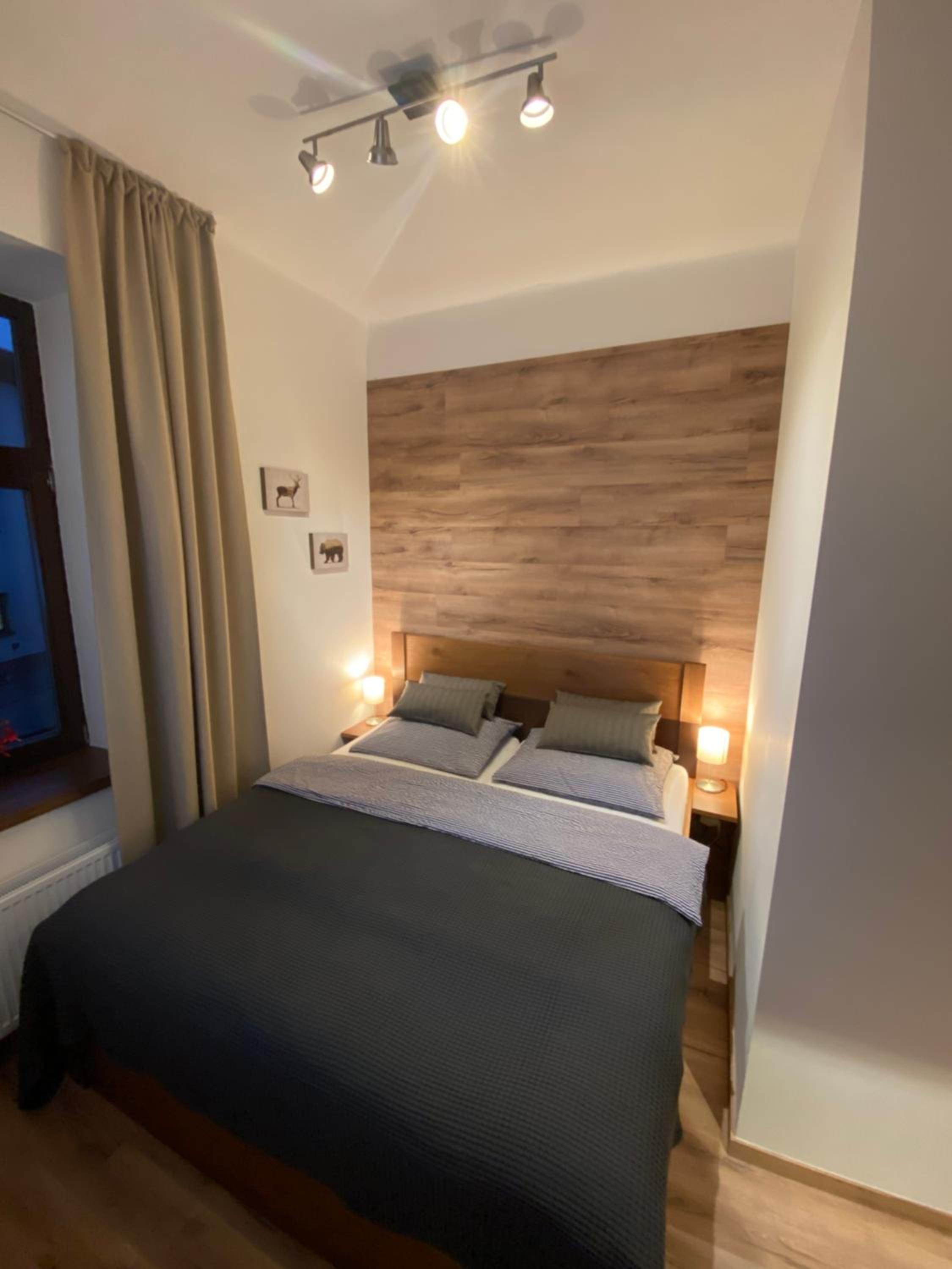 Deluxe Double Room with Shower - Photo 5