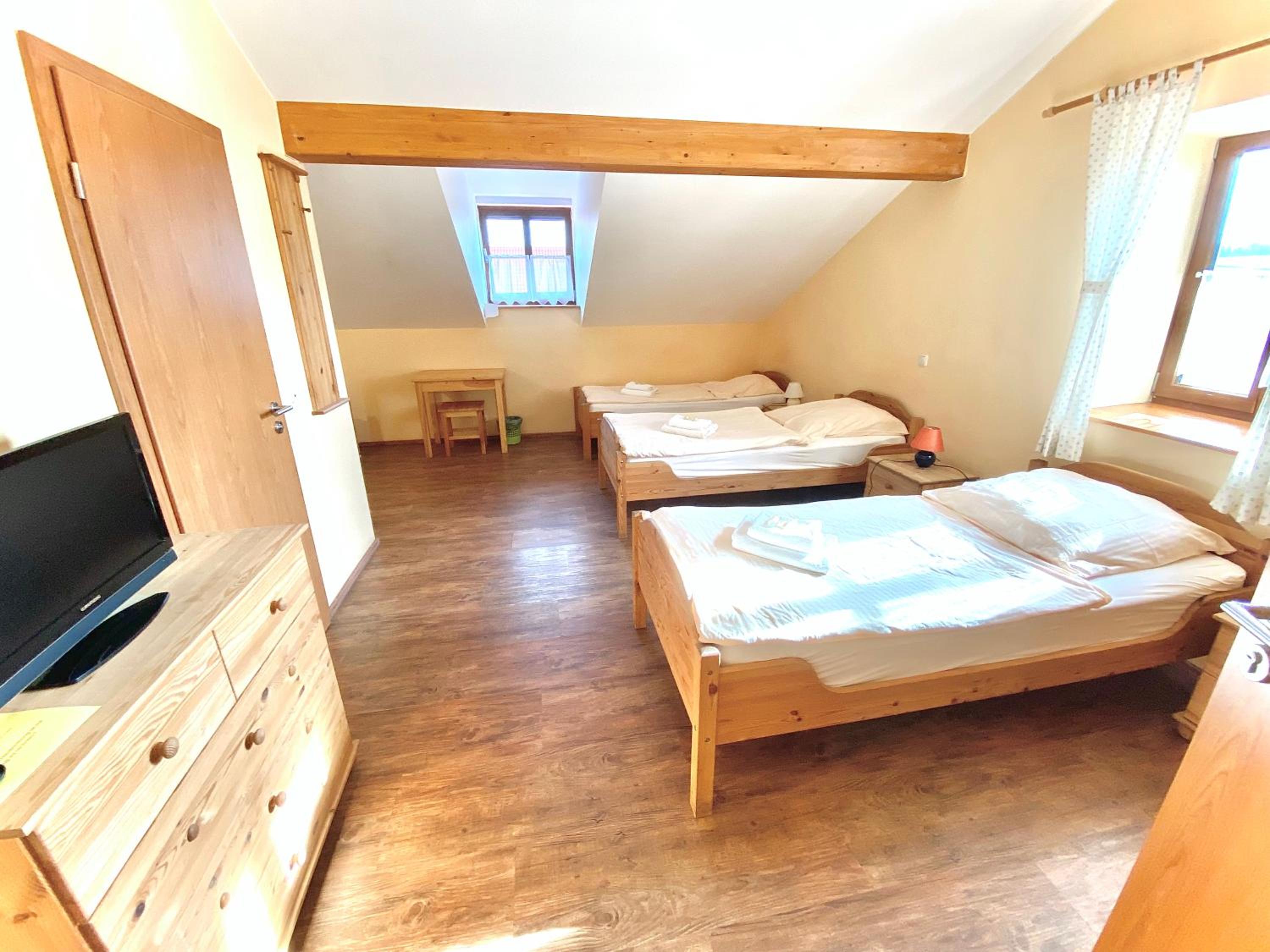 Quadruple Room with Private Bathroom - Photo 1