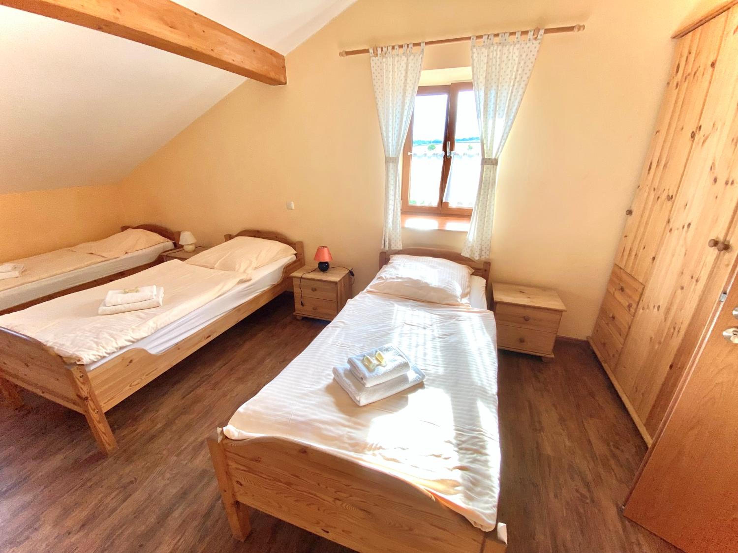 Quadruple Room with Private Bathroom - Photo 7
