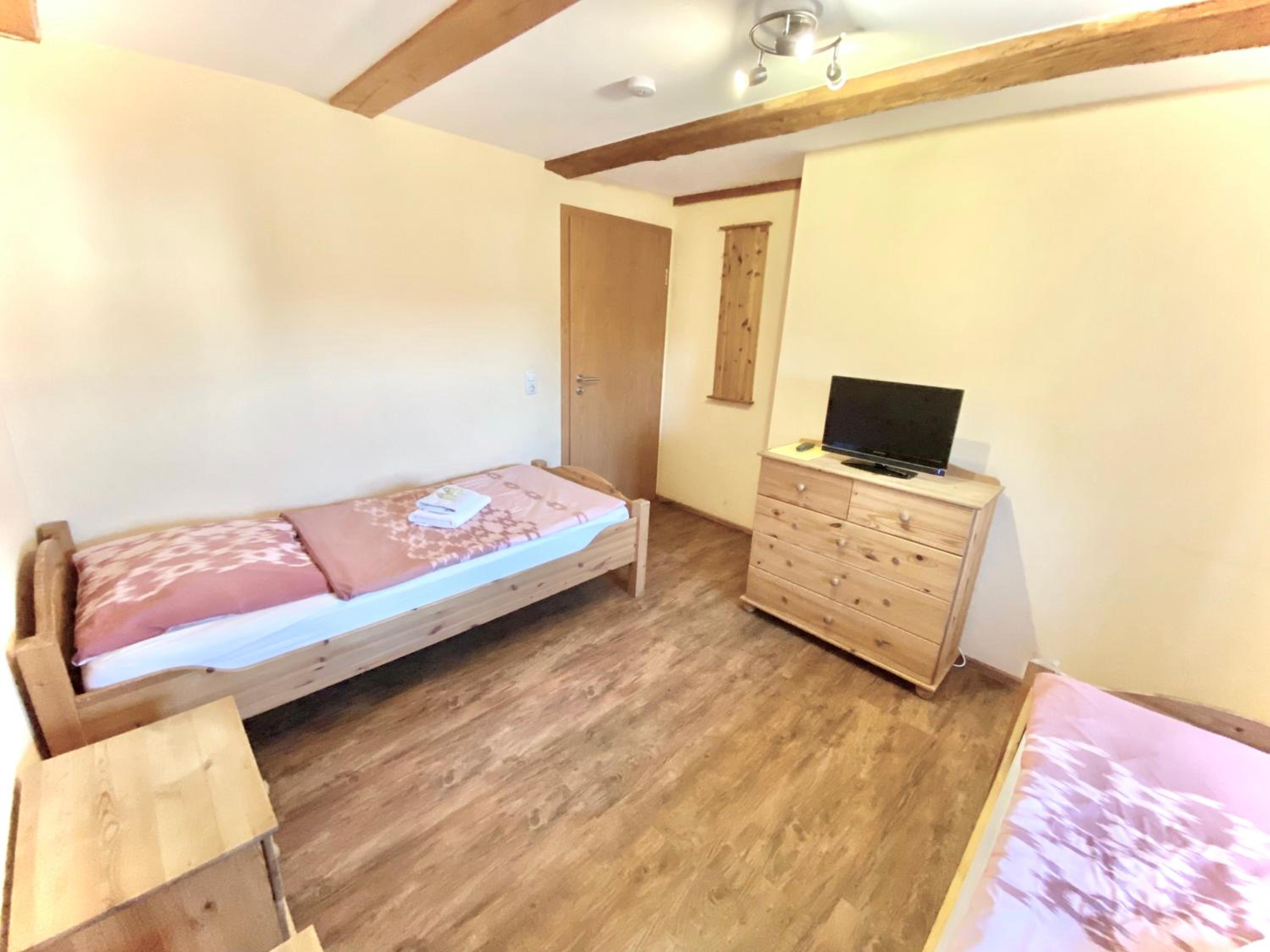 Twin Room - Photo 4