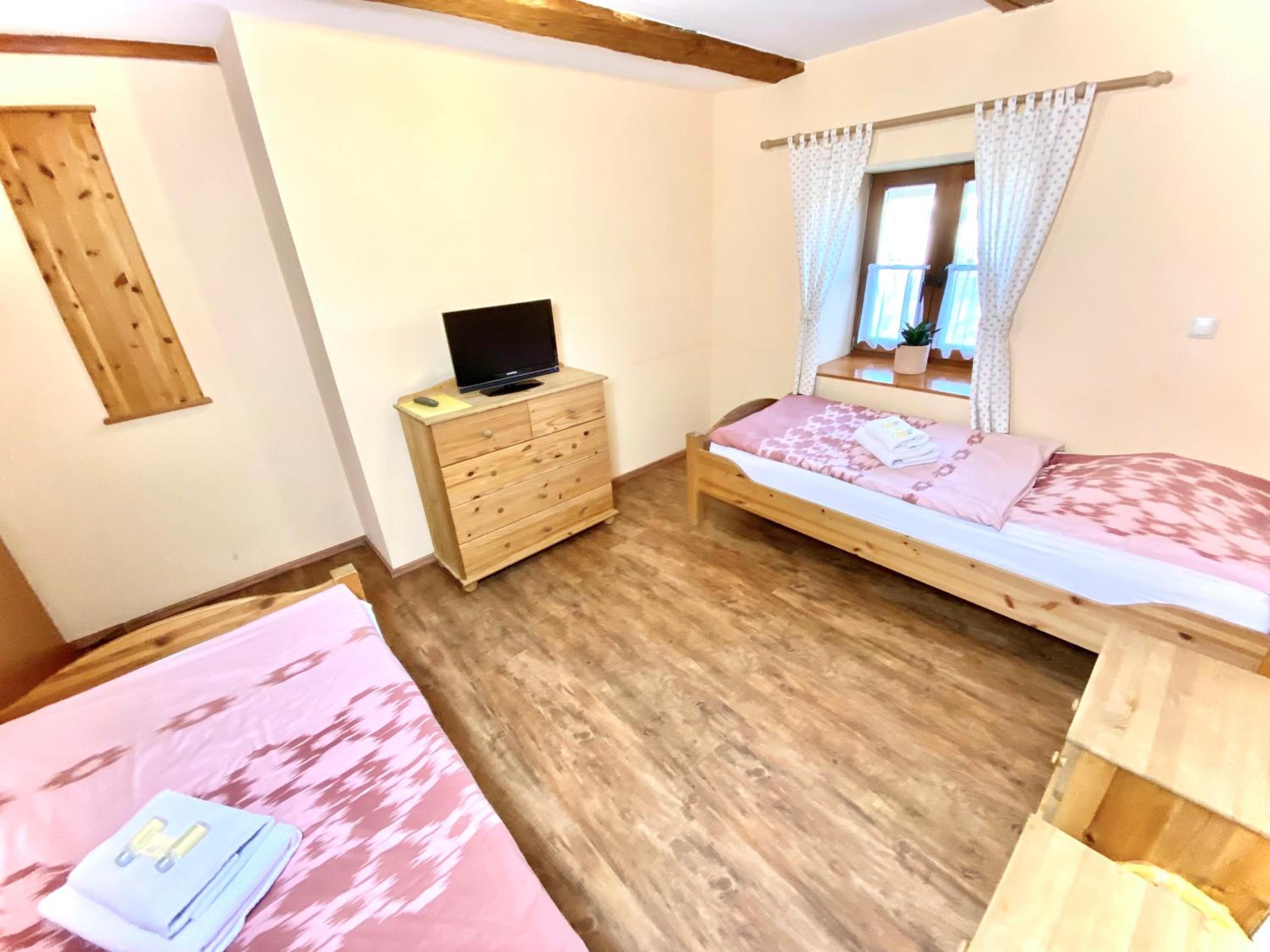 Twin Room - Photo 3