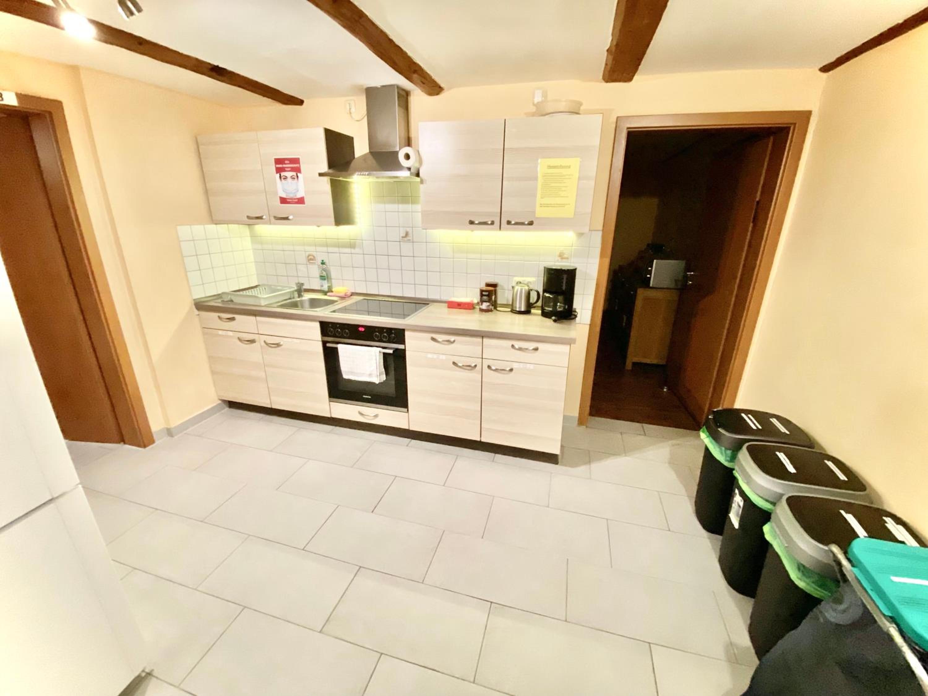 Quadruple Room with Private Bathroom - Photo 4