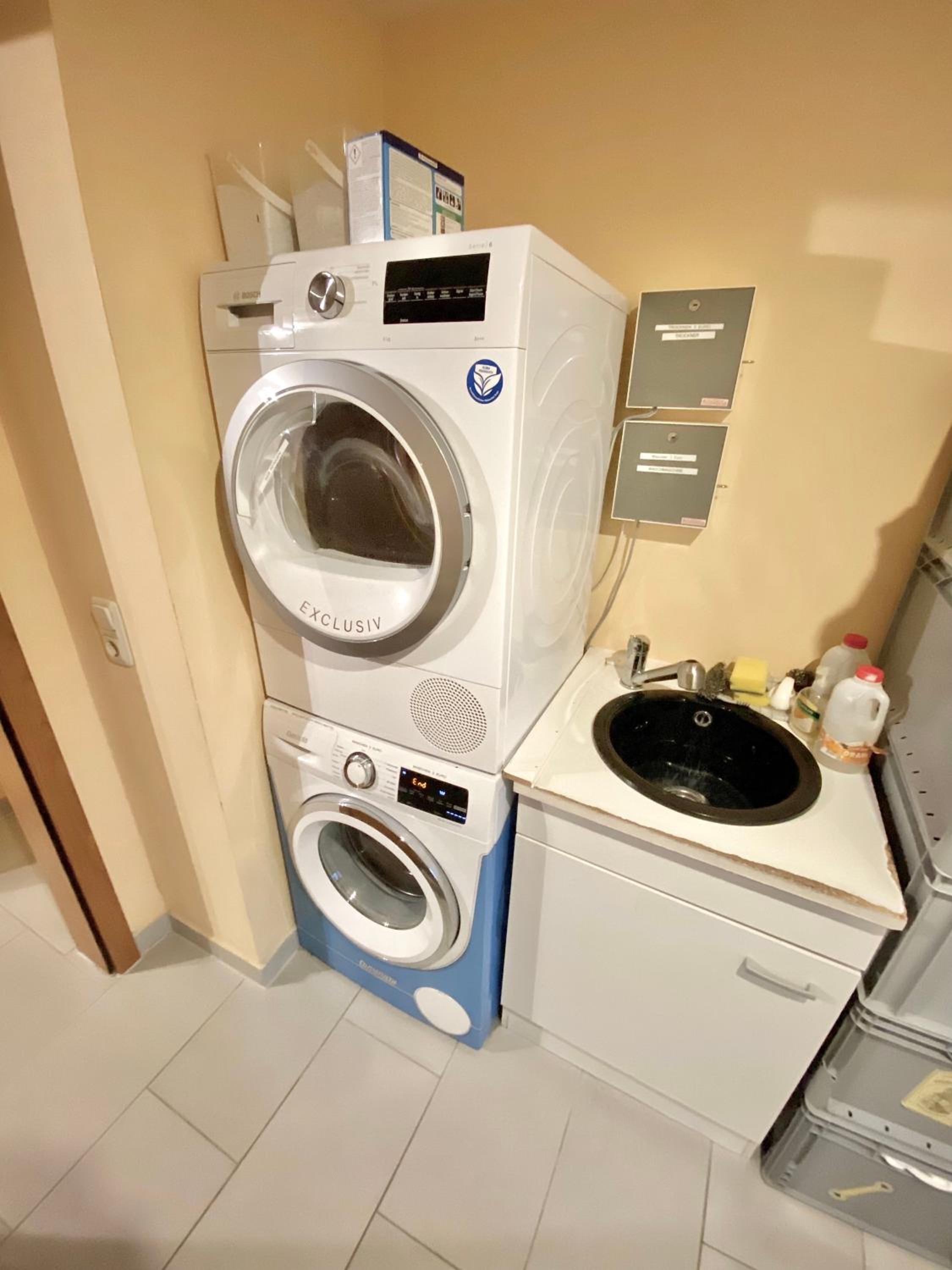 Quadruple Room with Private Bathroom - Photo 3
