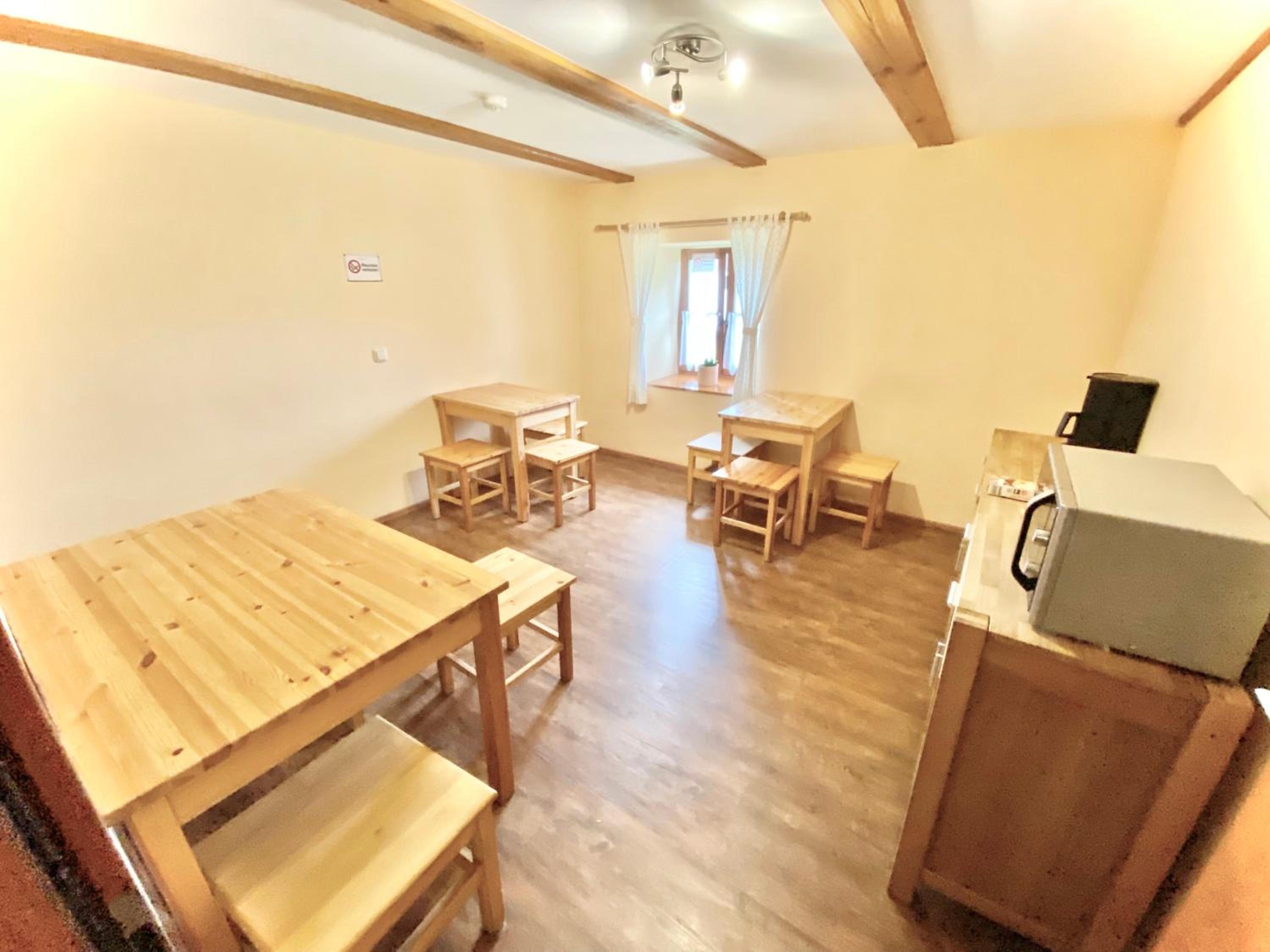 Quadruple Room with Private Bathroom - Photo 2