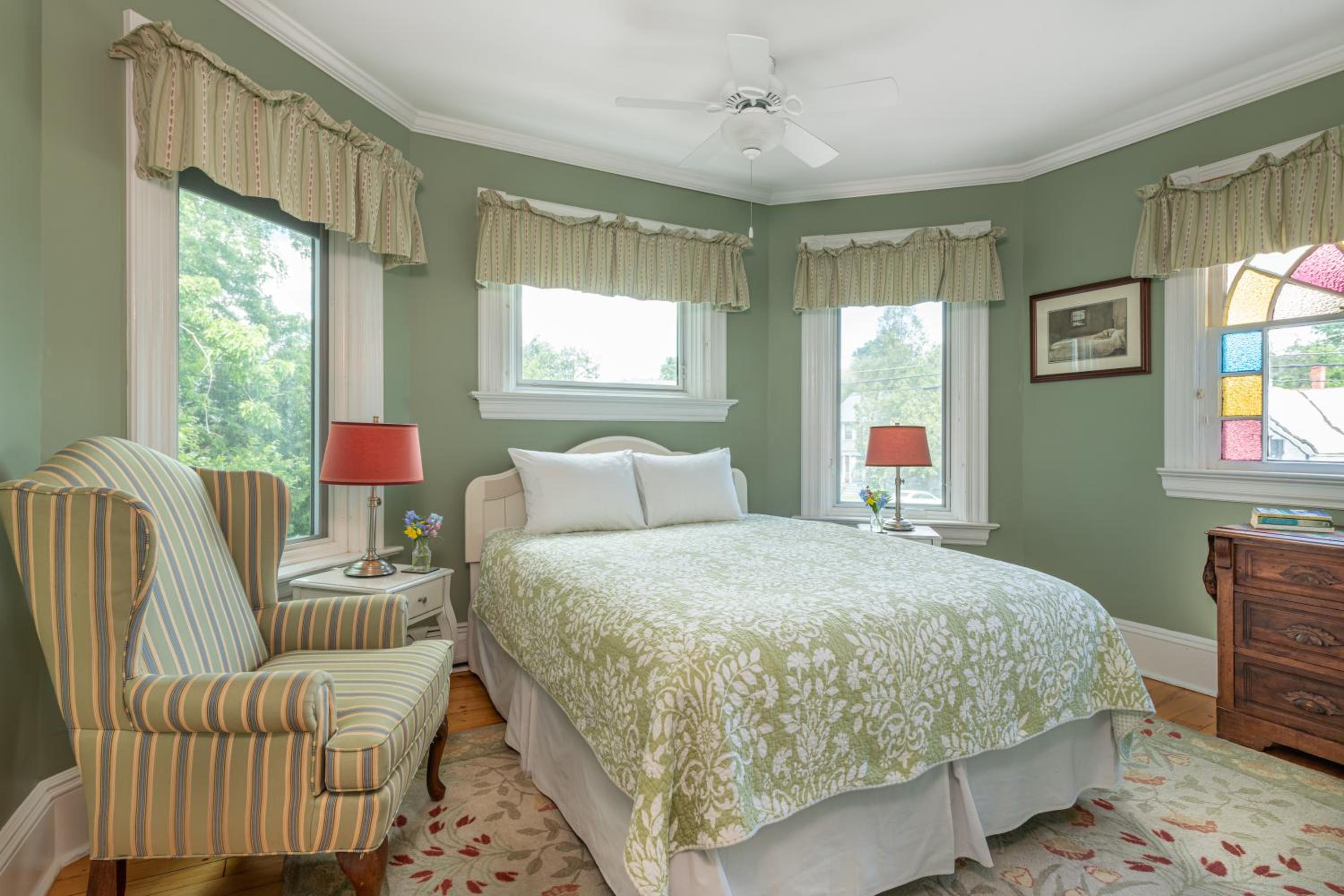 Queen Room - Room 4 photo 3