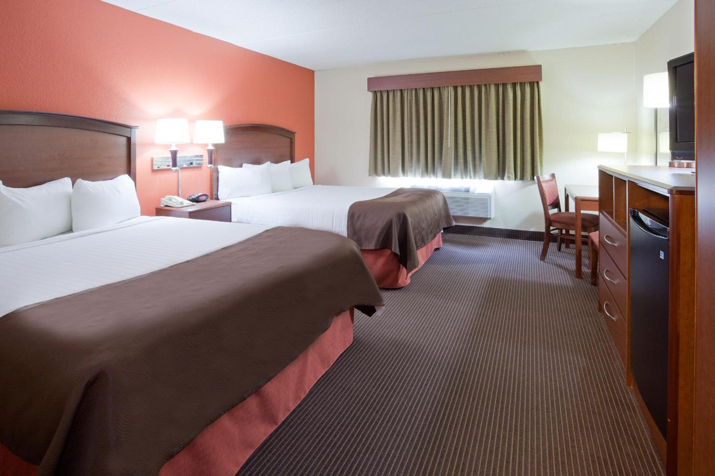 Queen Room with Two Queen Beds - Non-Smoking photo 1
