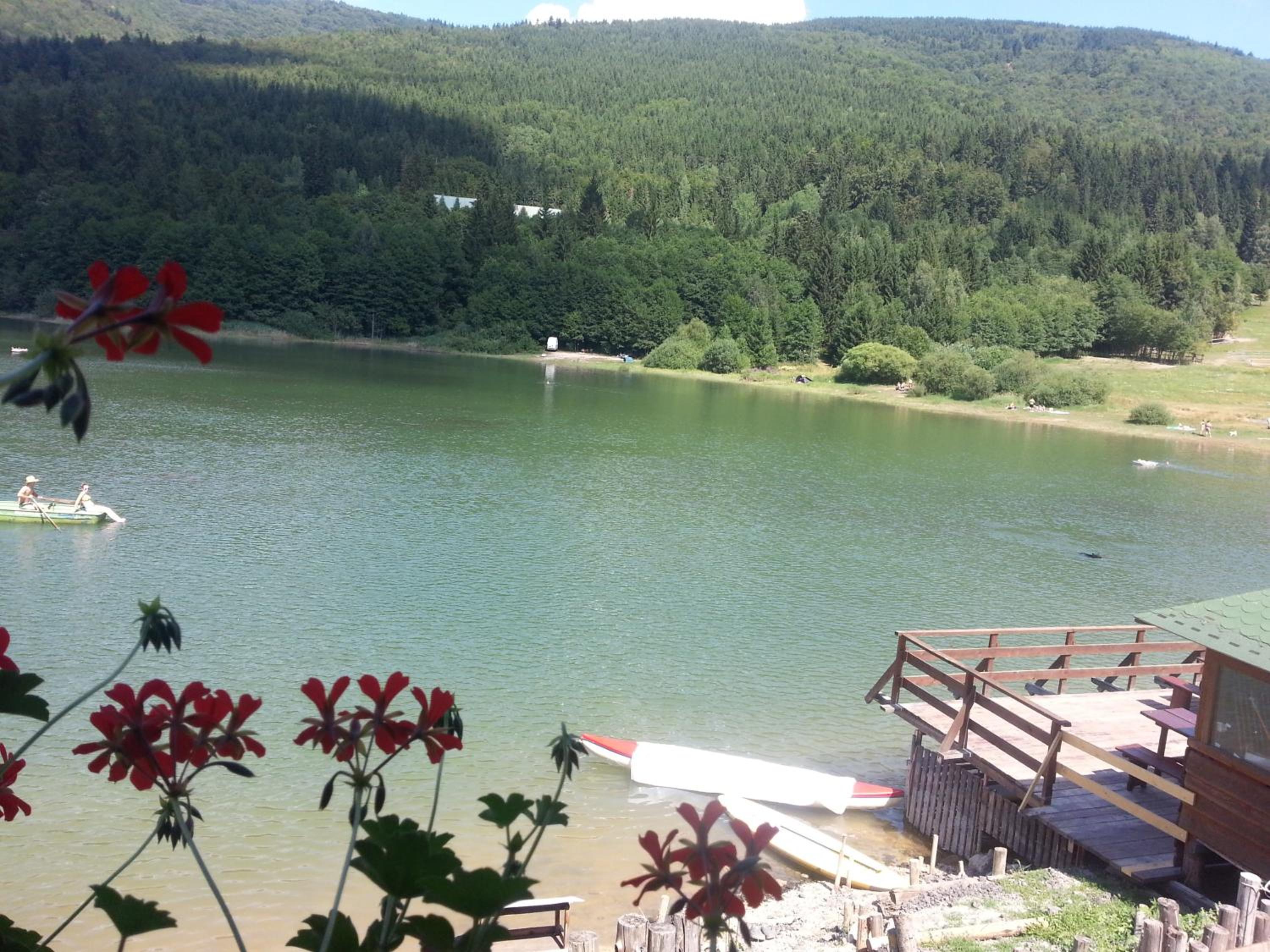 Two-Bedroom Apartment with Mountain View photo 2