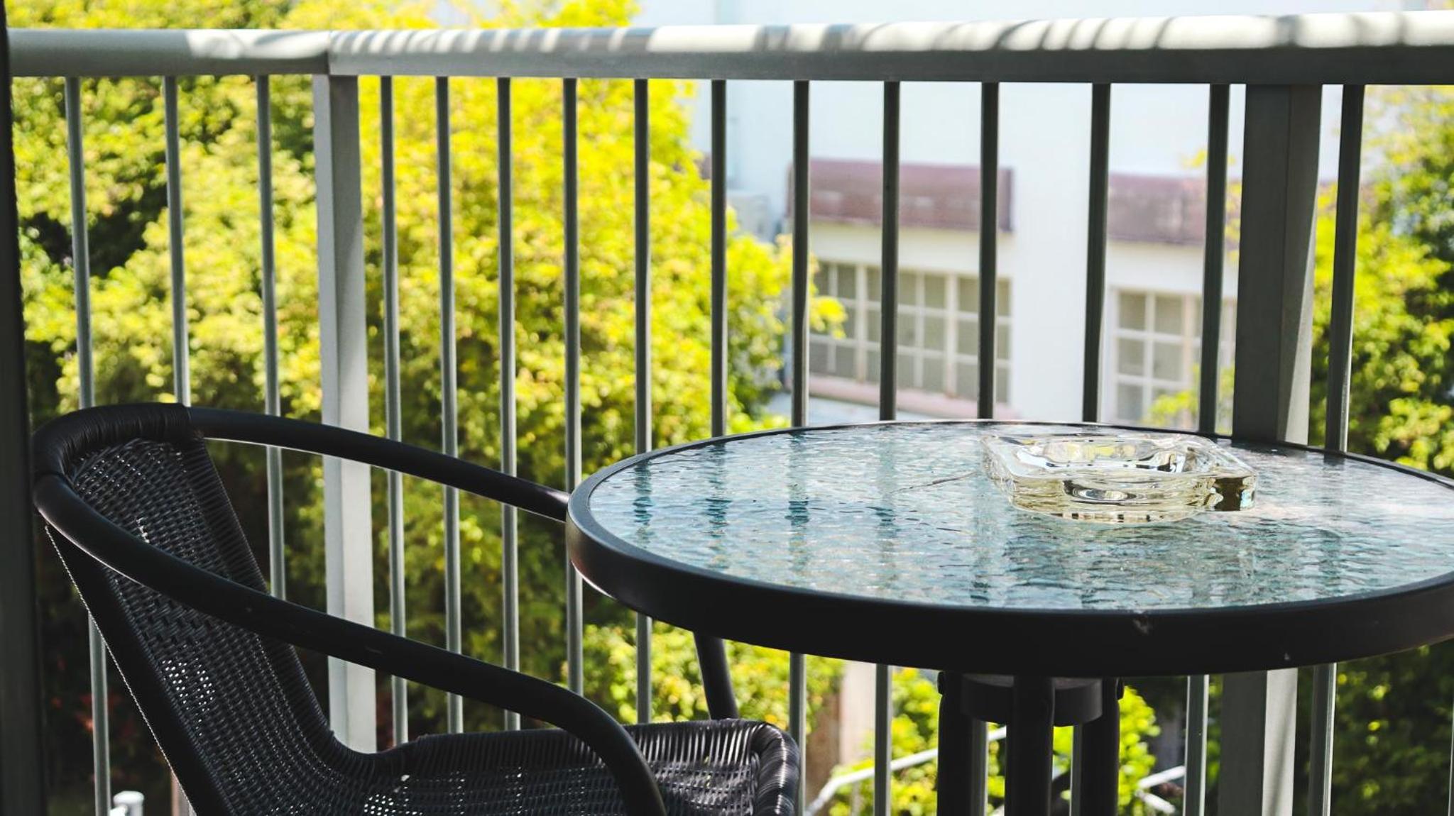 King Room with Balcony - Photo 6