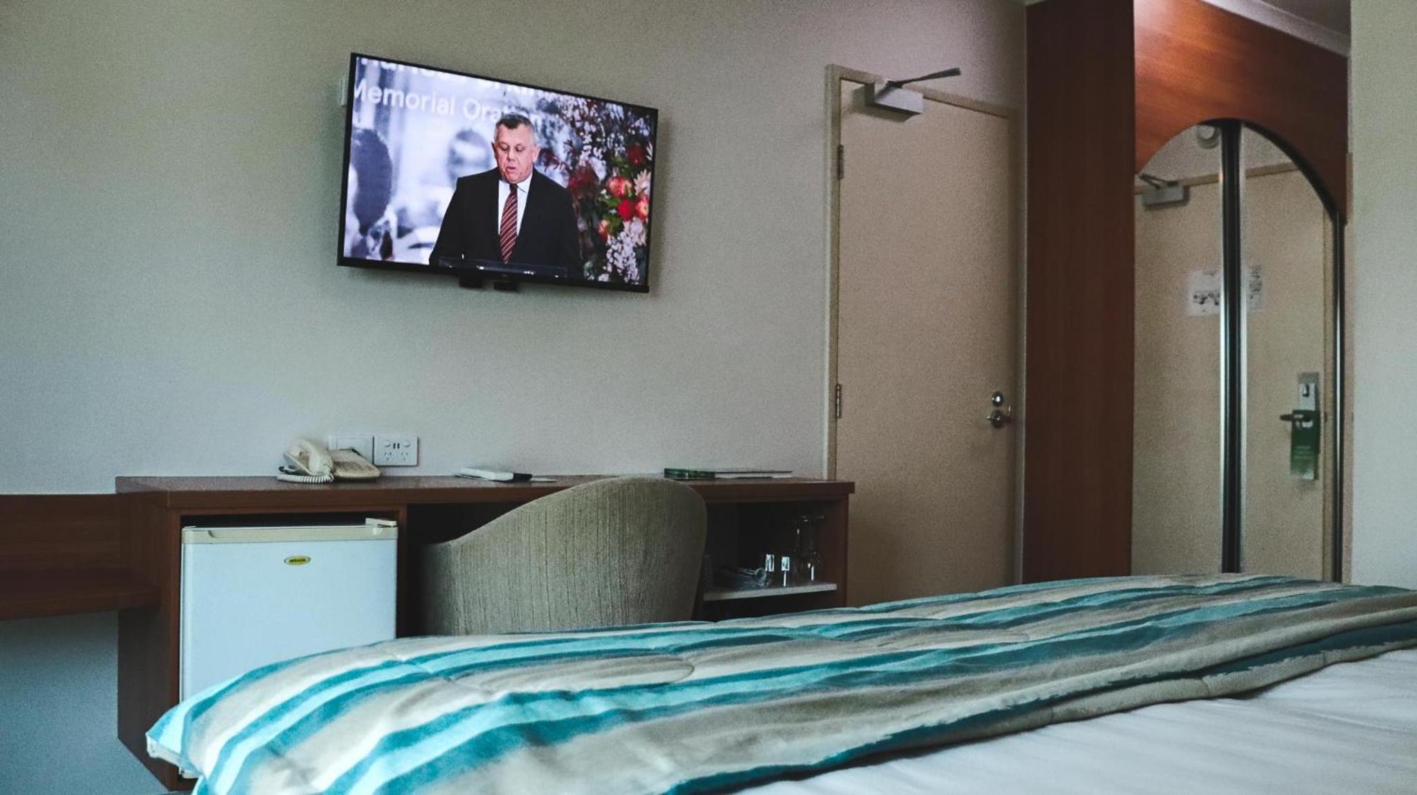 King Room with Balcony - Photo 3