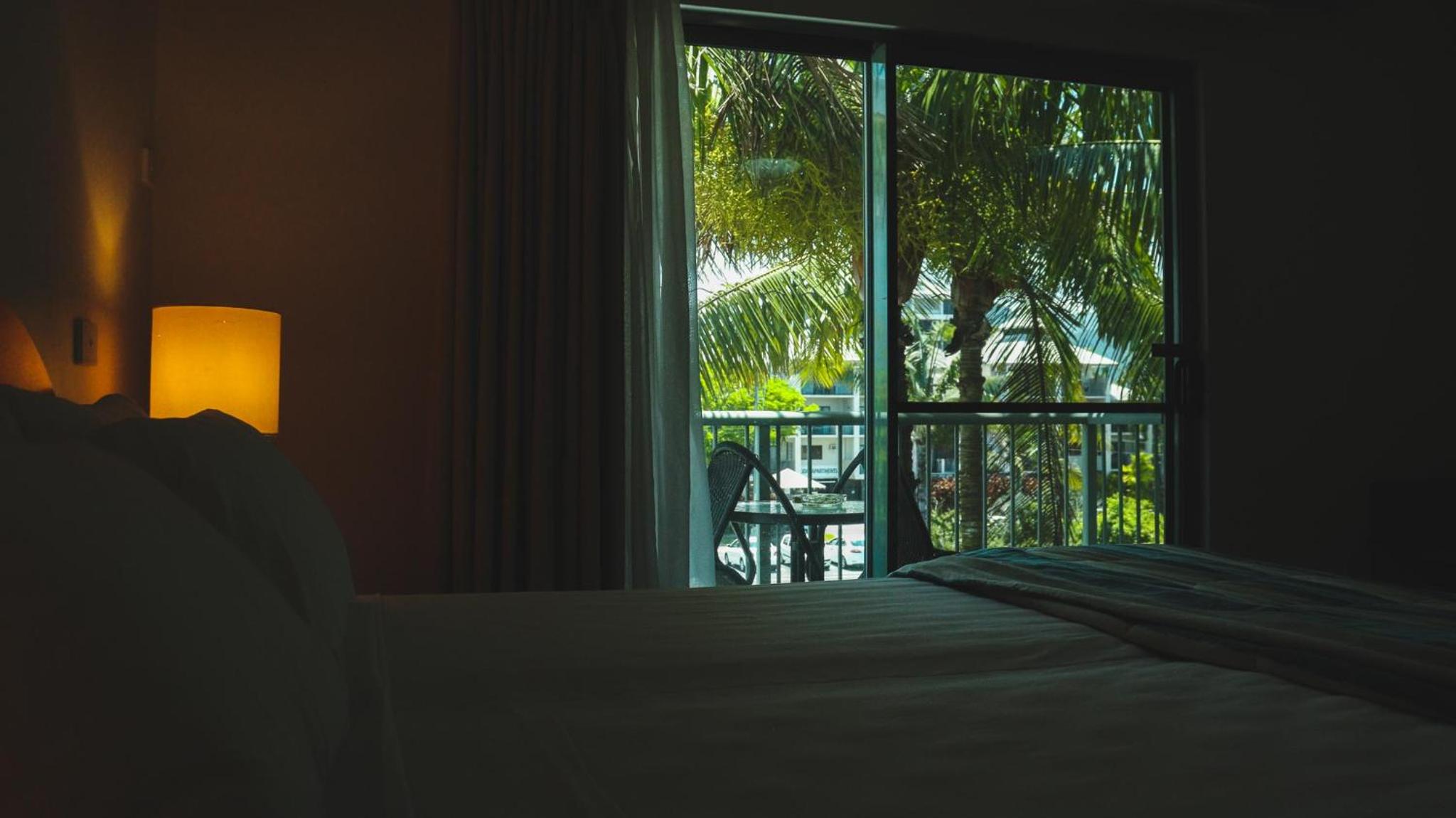 King Room with Balcony - Photo 7