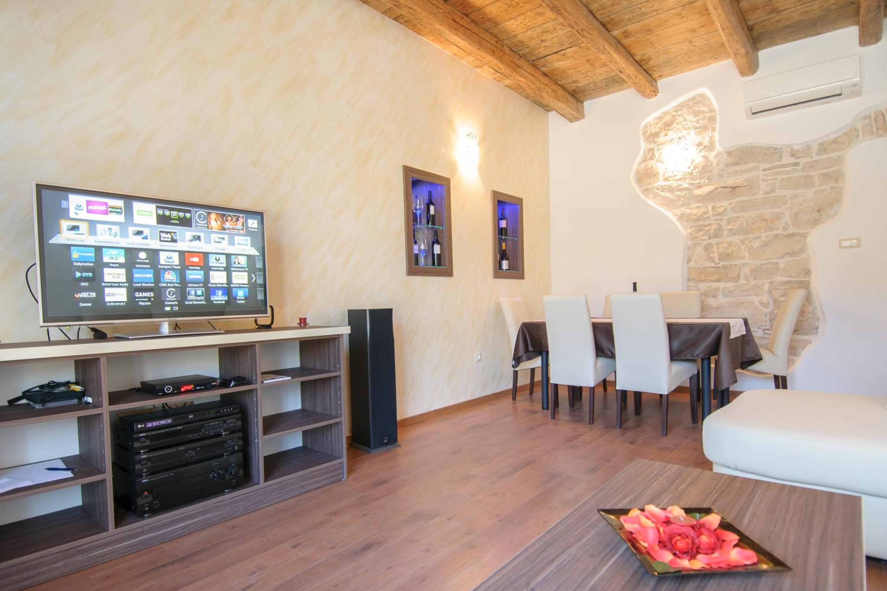 Two-Bedroom Apartment With Patio And Garden View photo 3