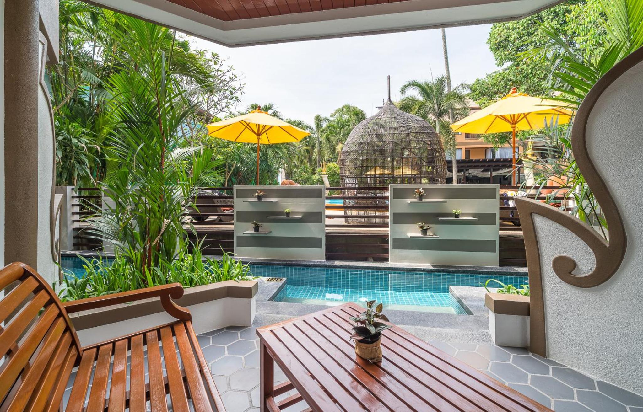 Deluxe Jacuzzi Pool  - Photo 11