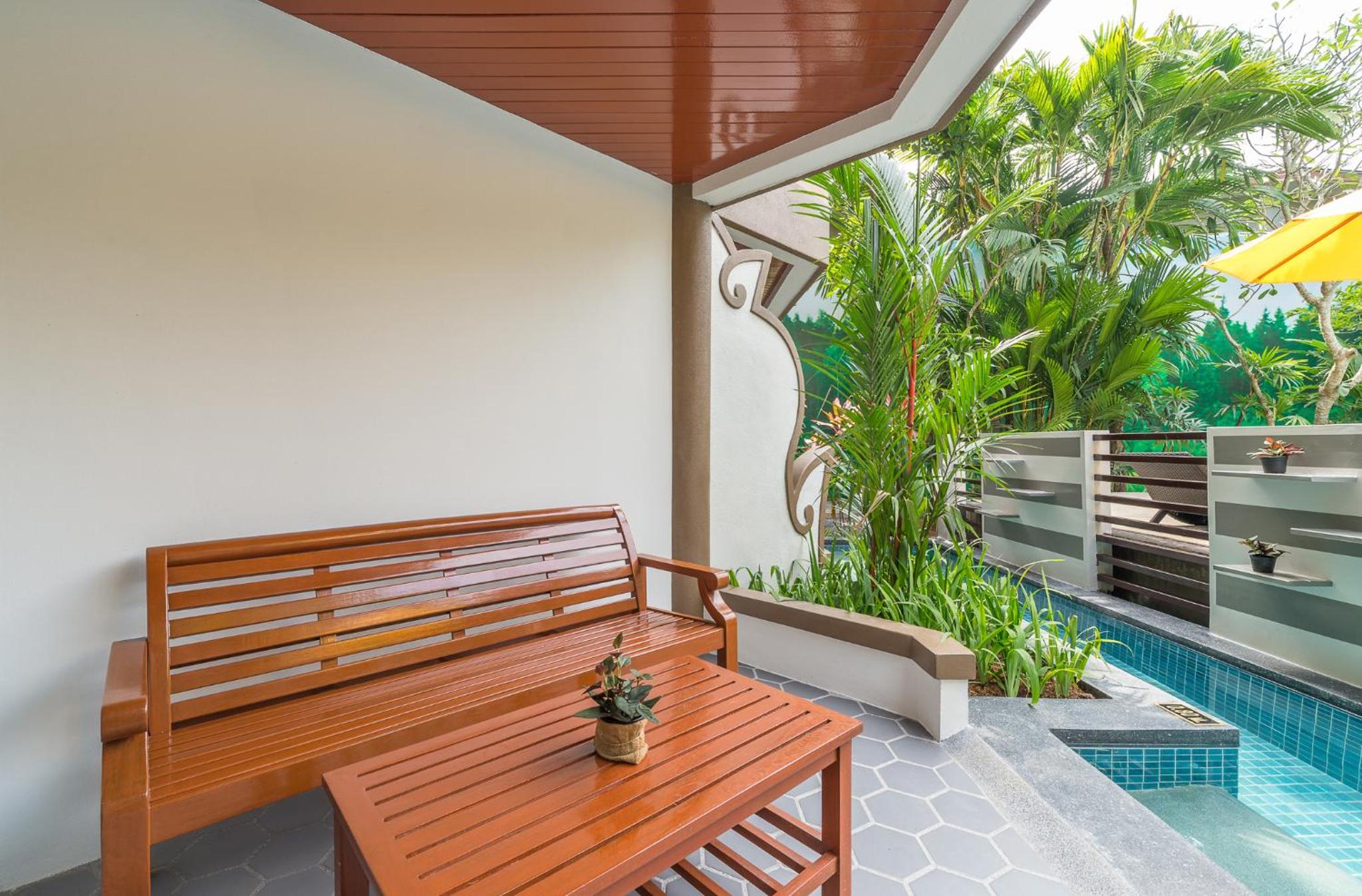 Deluxe Jacuzzi Pool  - Photo 12