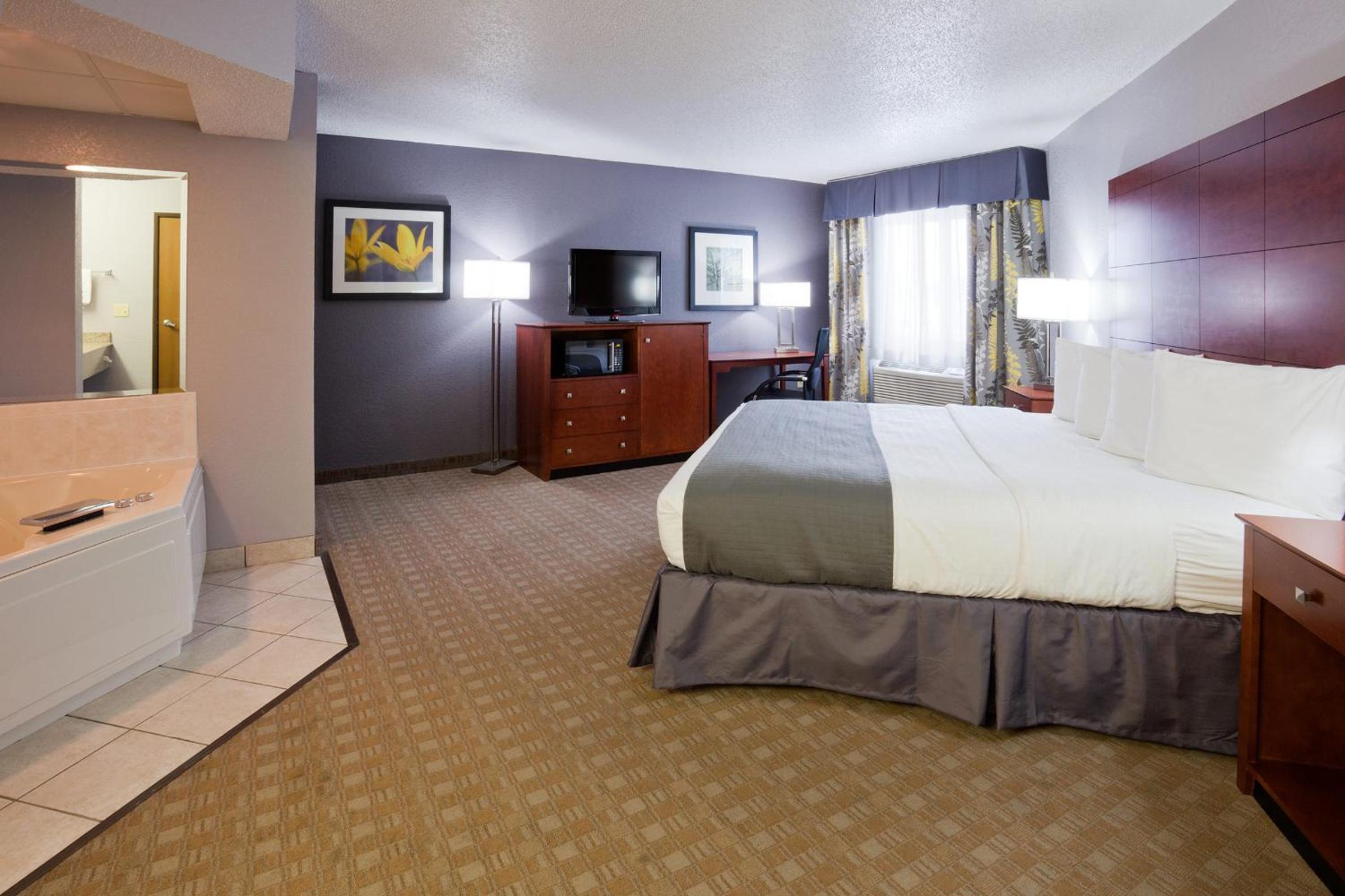Superior King Suite - Non-Smoking photo 1