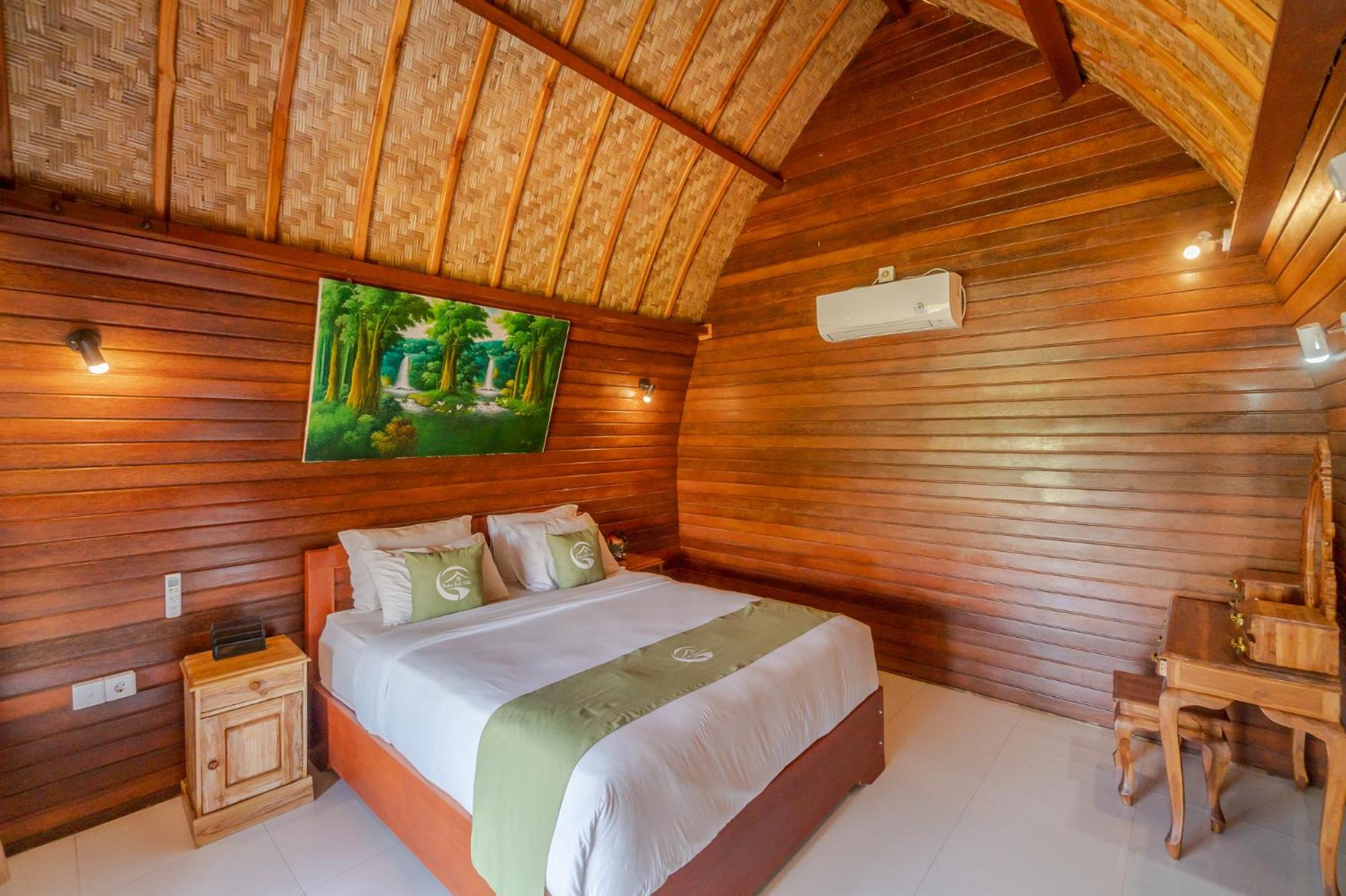 Queen Room with Balcony photo 1