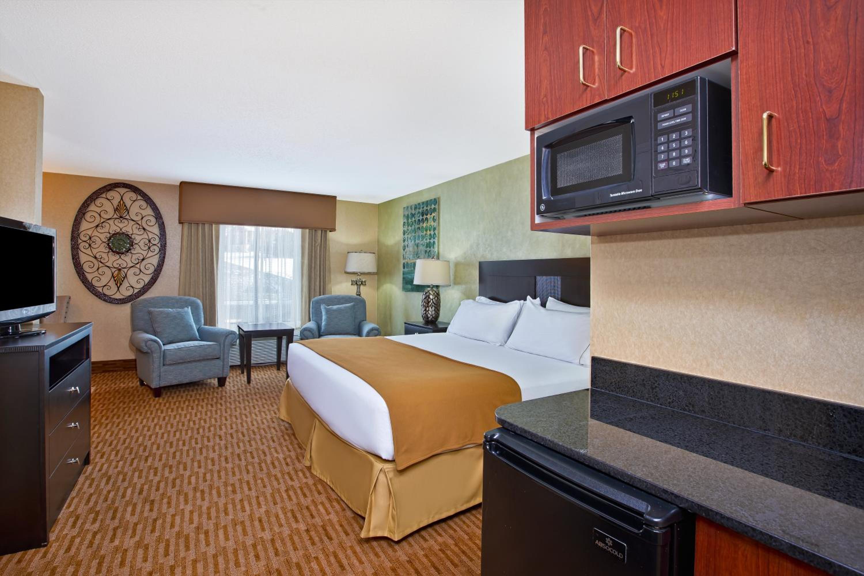 King Suite with Jetted Tub and Courtyard View