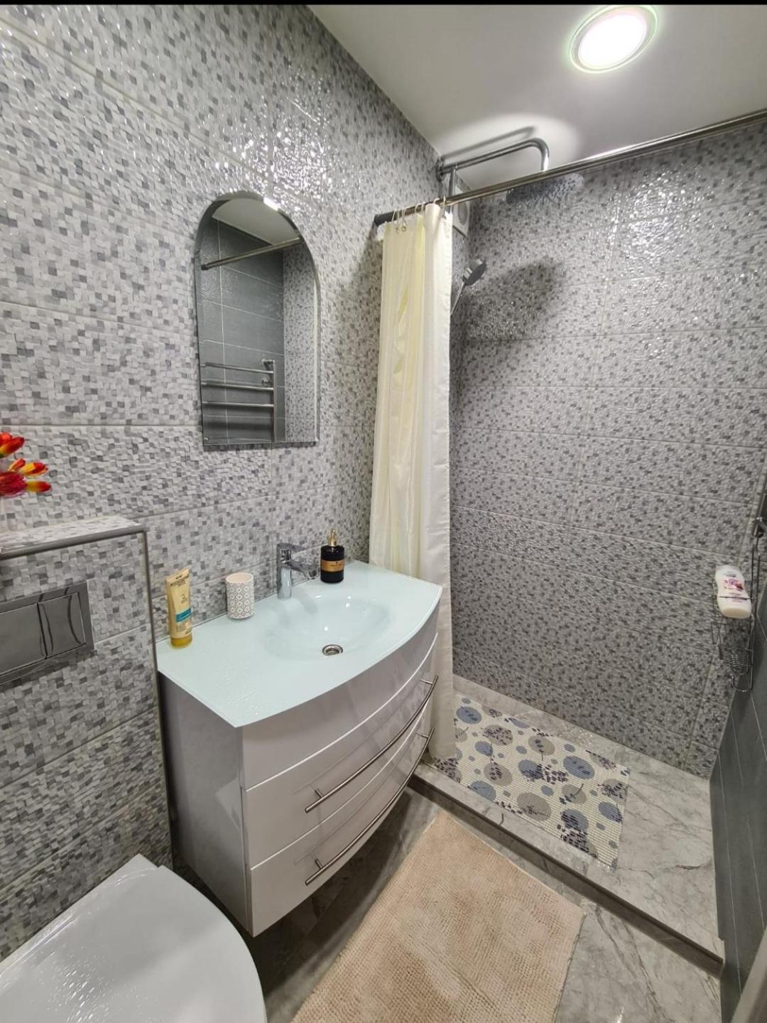 One-Bedroom Apartment - Photo 13