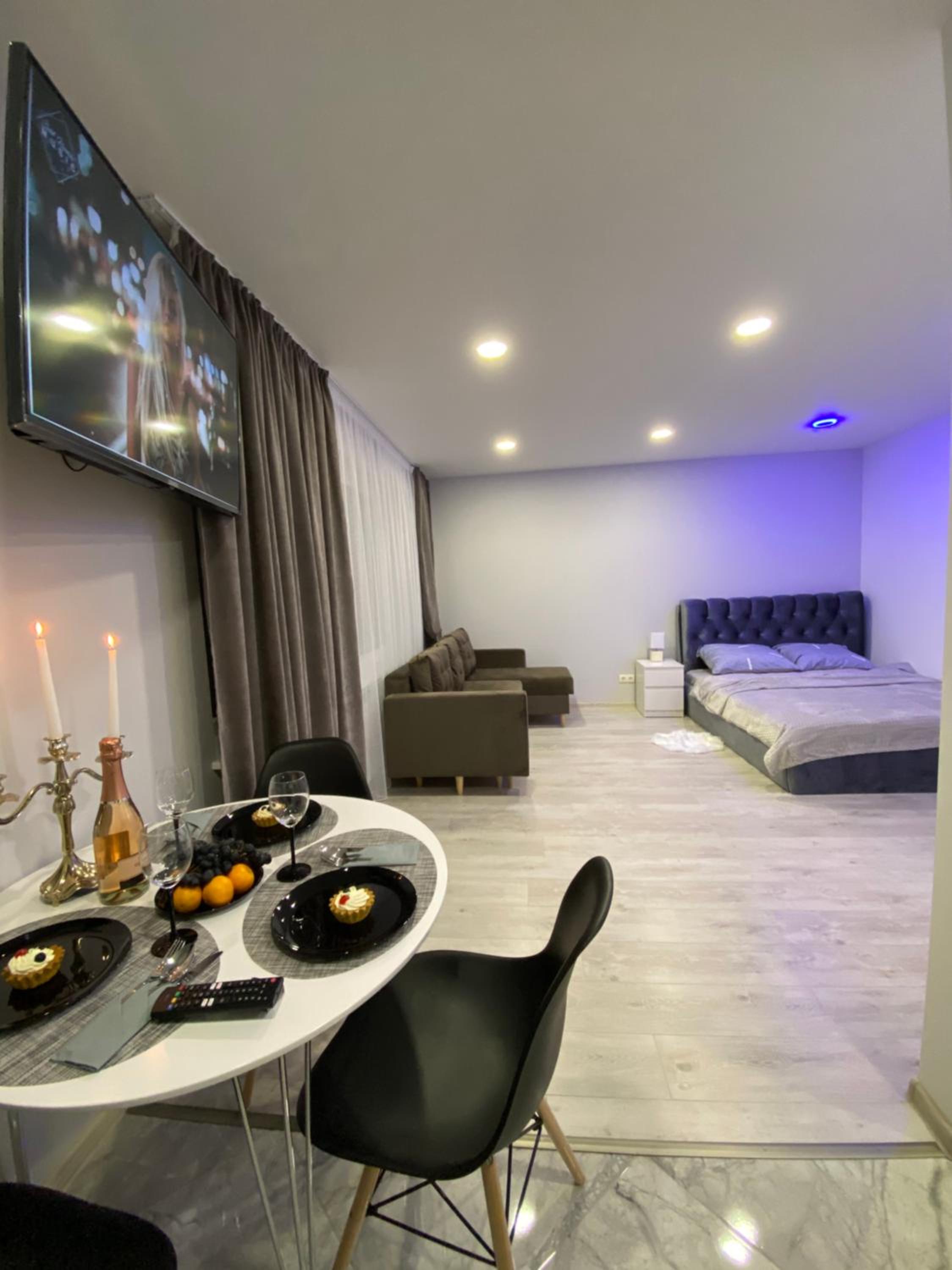 One-Bedroom Apartment - Photo 1