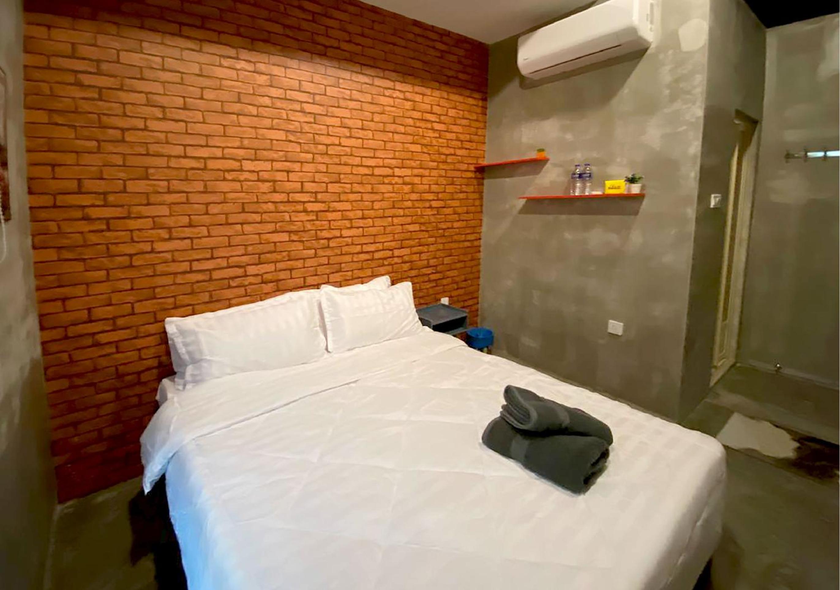 Standard Queen Room - Photo 2