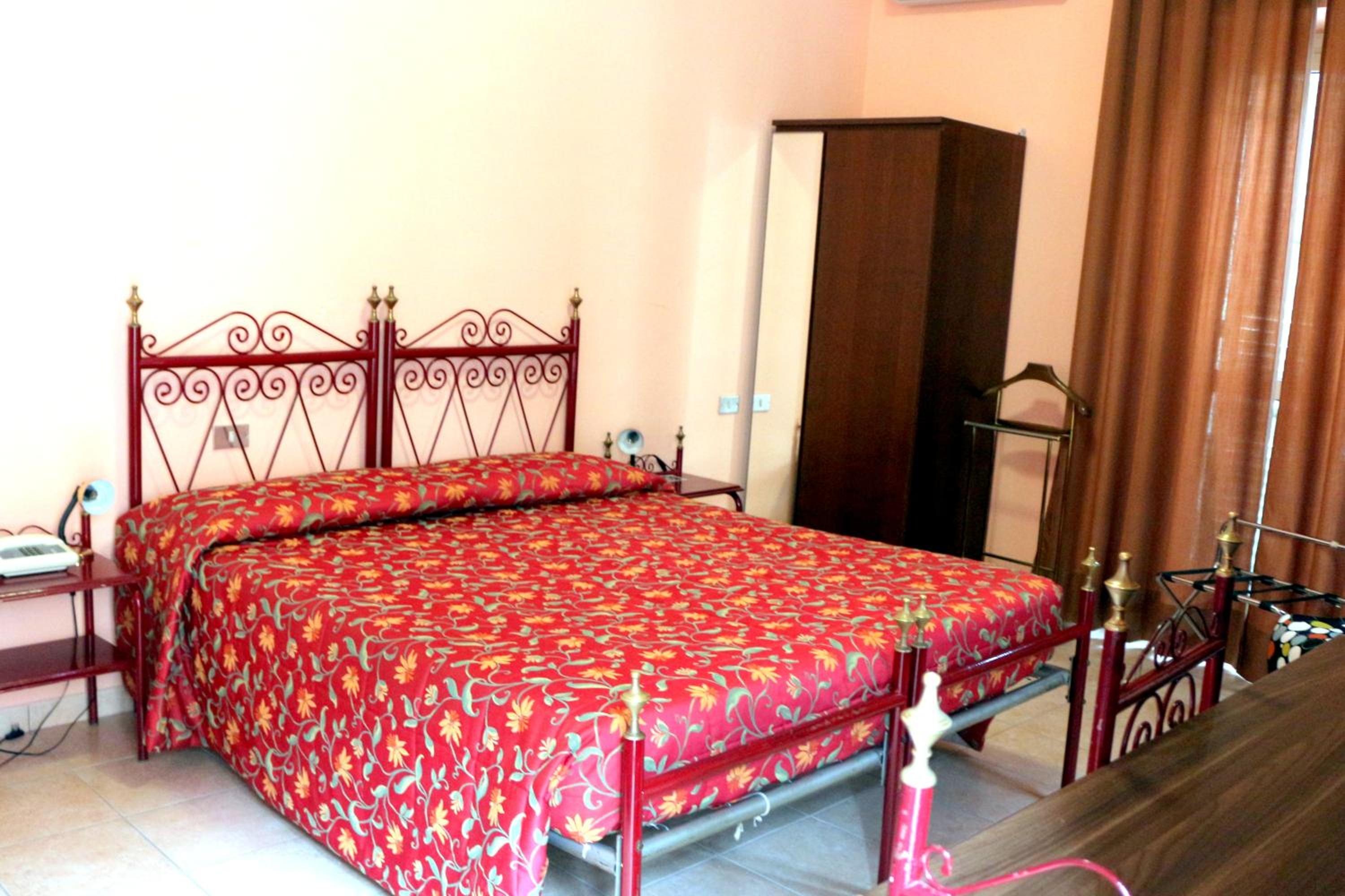Standard Double Room - Photo 1