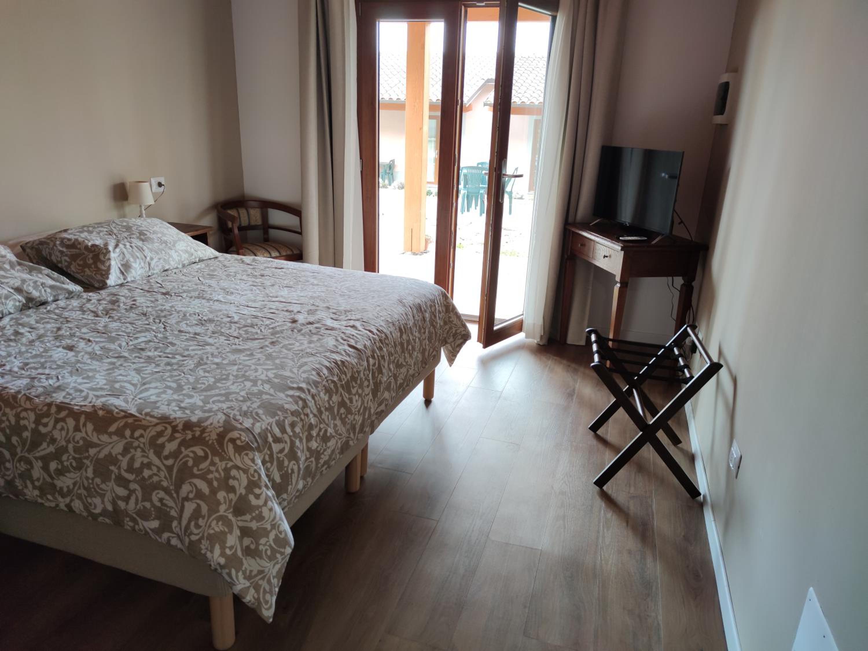 Double Room - Disability Access photo 3